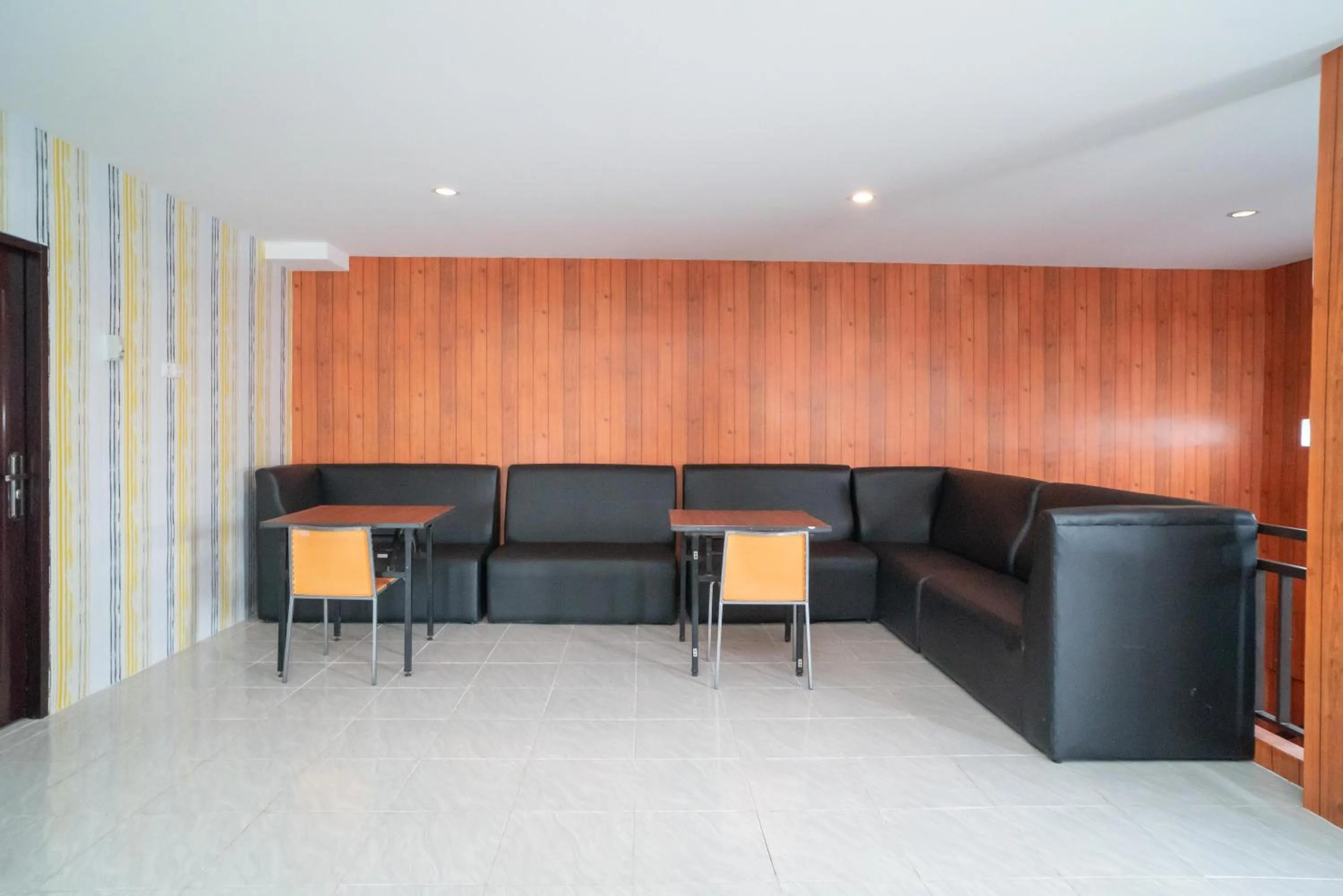 RedDoorz Plus near ITC Cempaka Mas 2