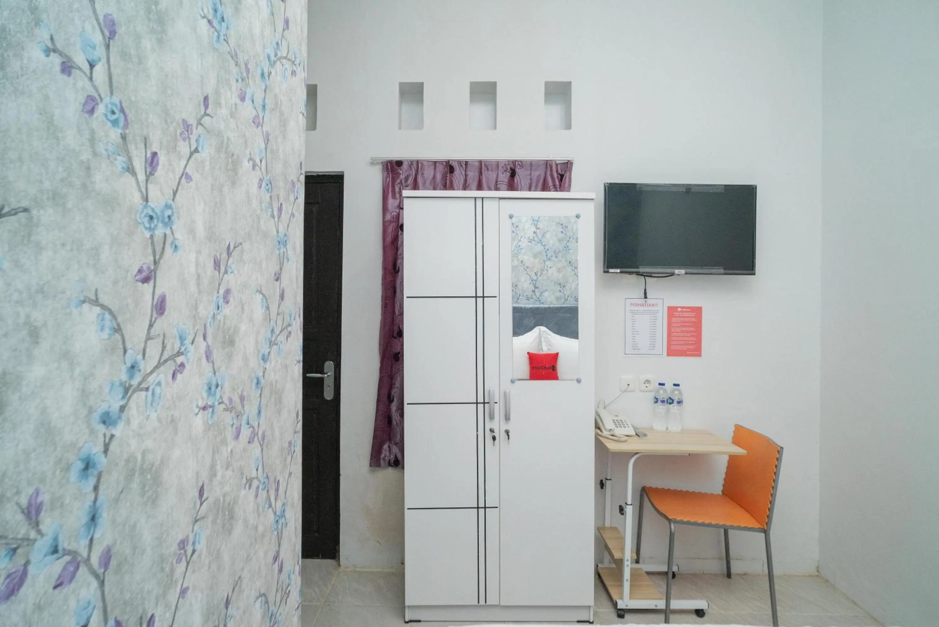 RedDoorz Plus near ITC Cempaka Mas 2