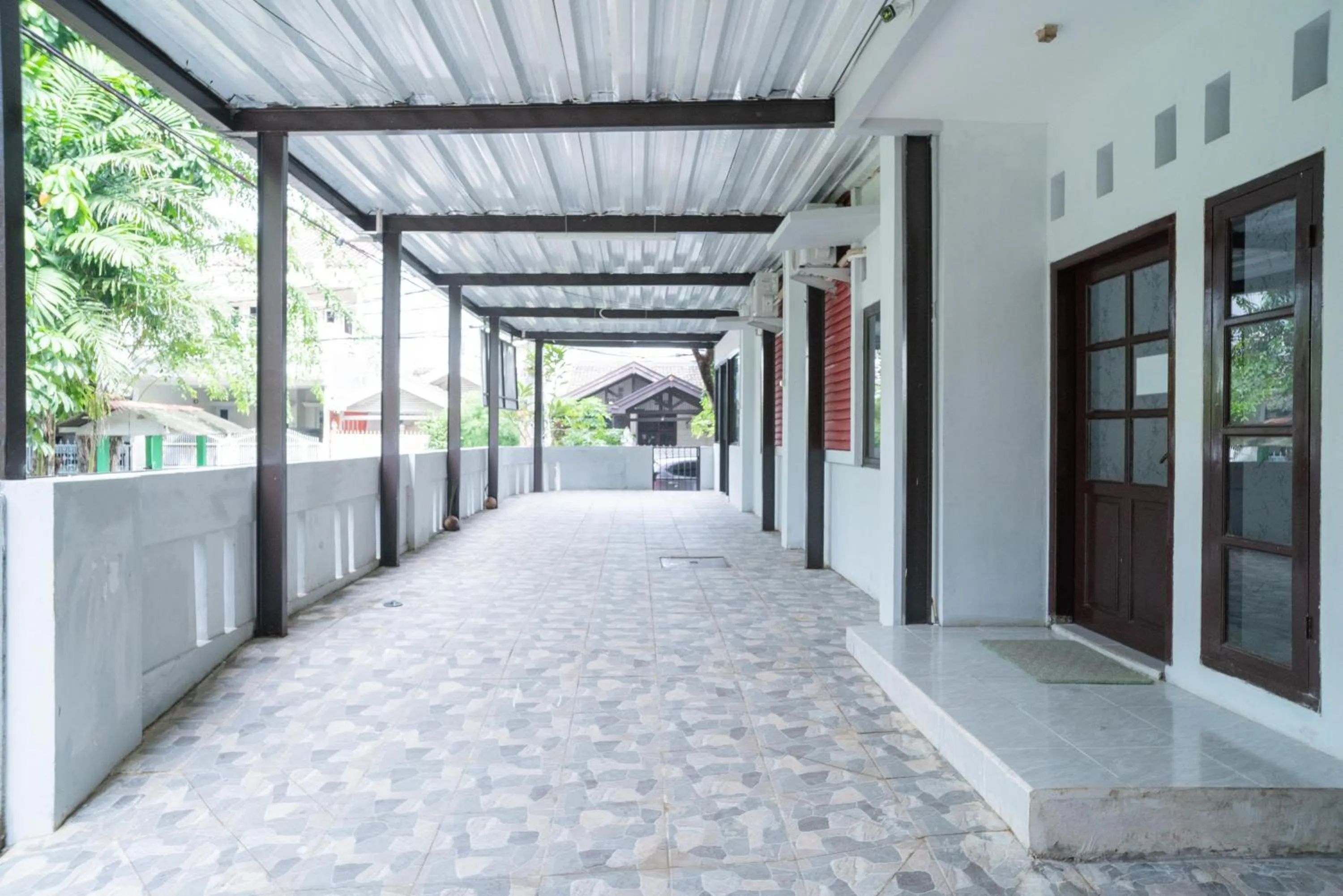 RedDoorz Plus near ITC Cempaka Mas 2