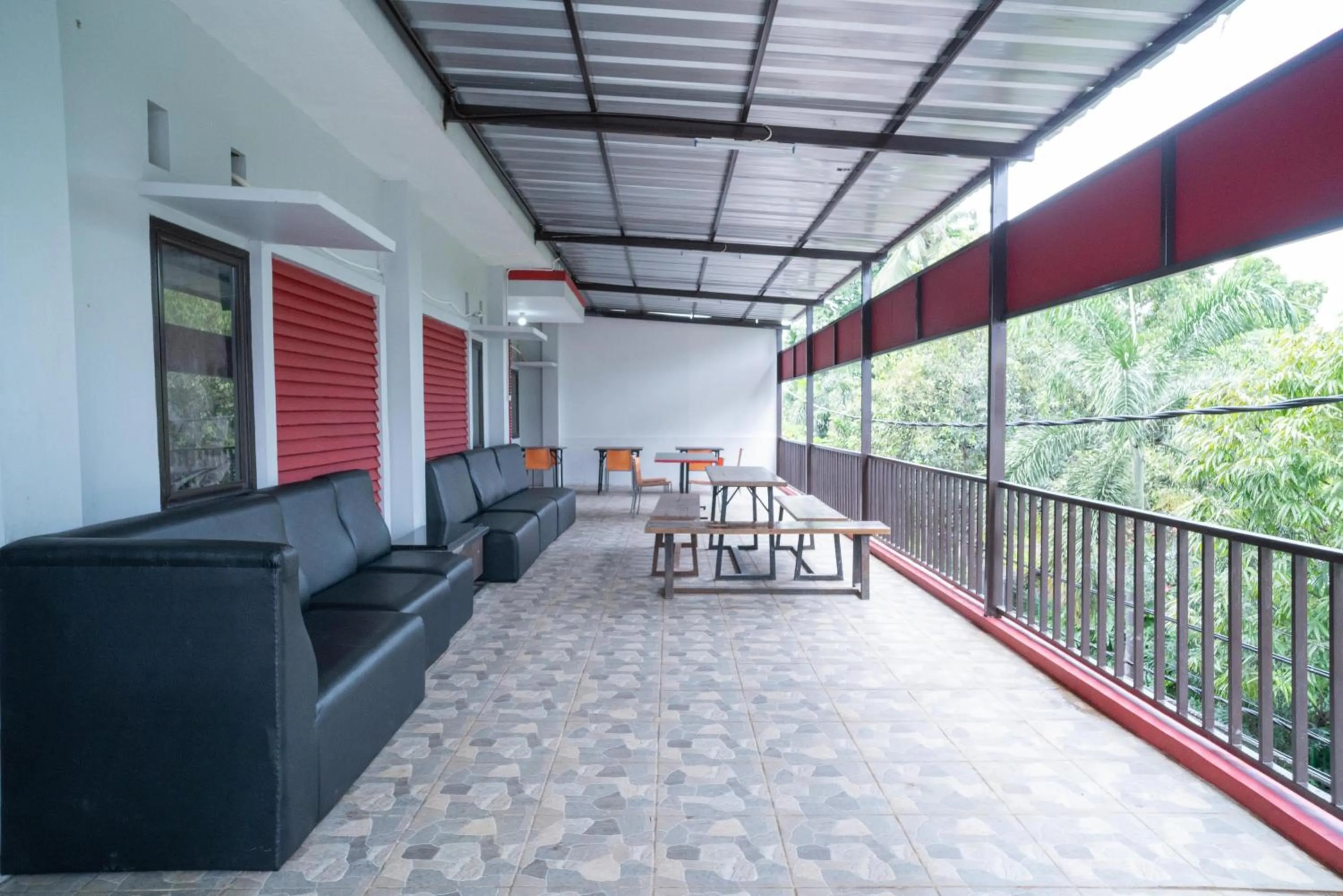 RedDoorz Plus near ITC Cempaka Mas 2