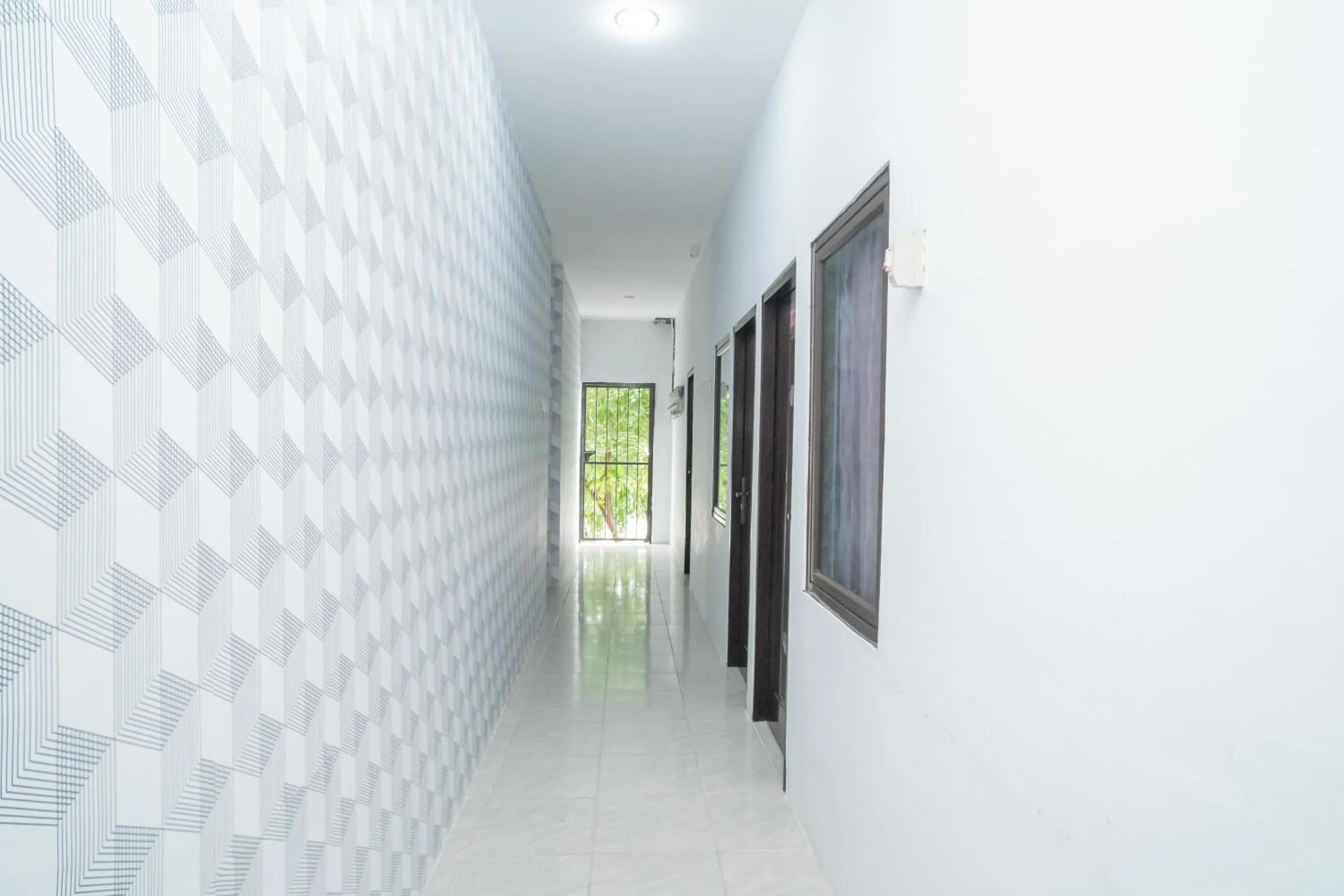 RedDoorz Plus near ITC Cempaka Mas 2