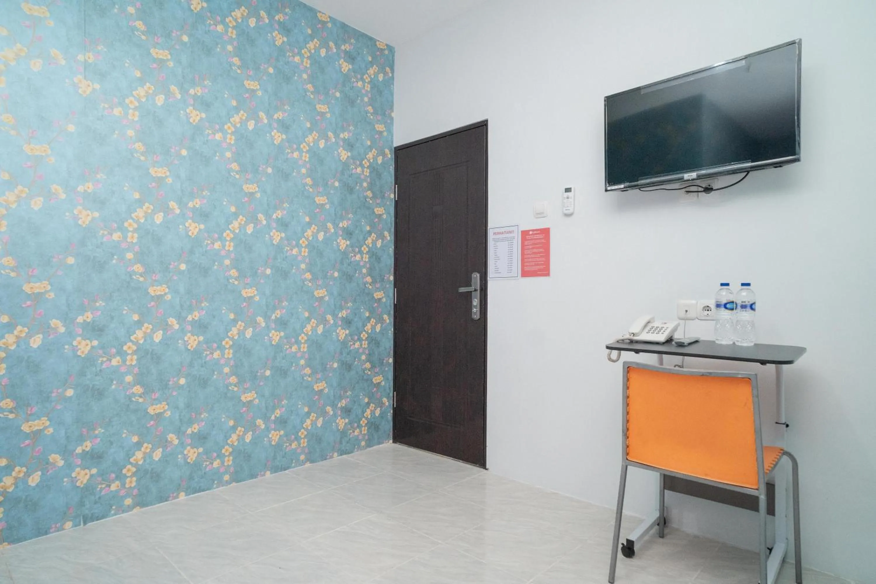 RedDoorz Plus near ITC Cempaka Mas 2