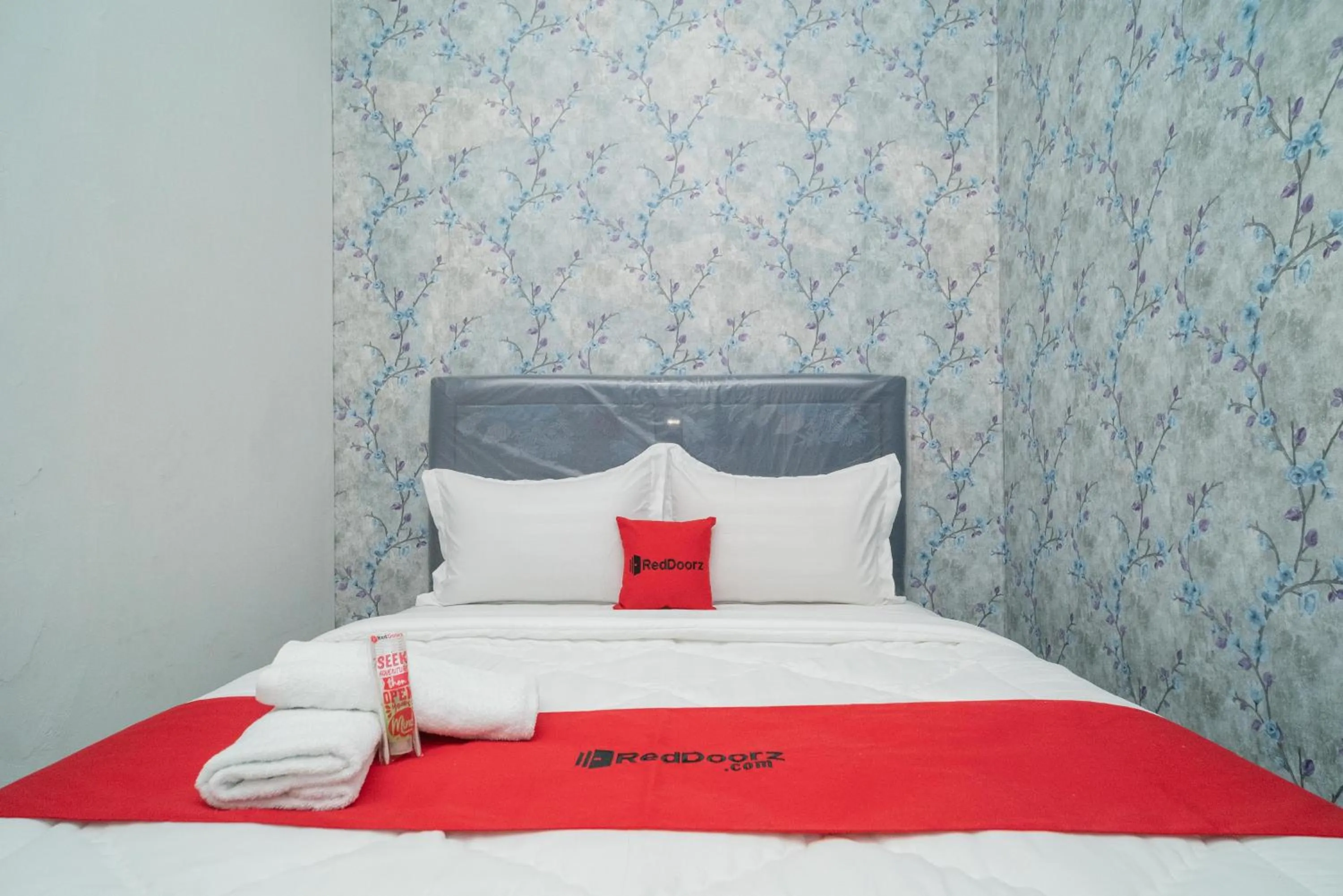 Bed in RedDoorz Plus near ITC Cempaka Mas 2