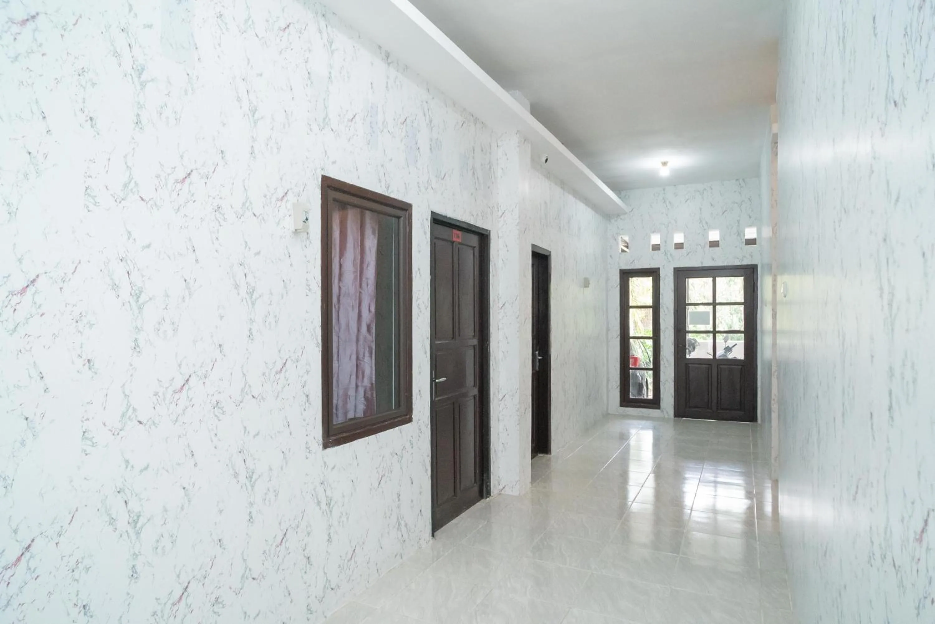 RedDoorz Plus near ITC Cempaka Mas 2