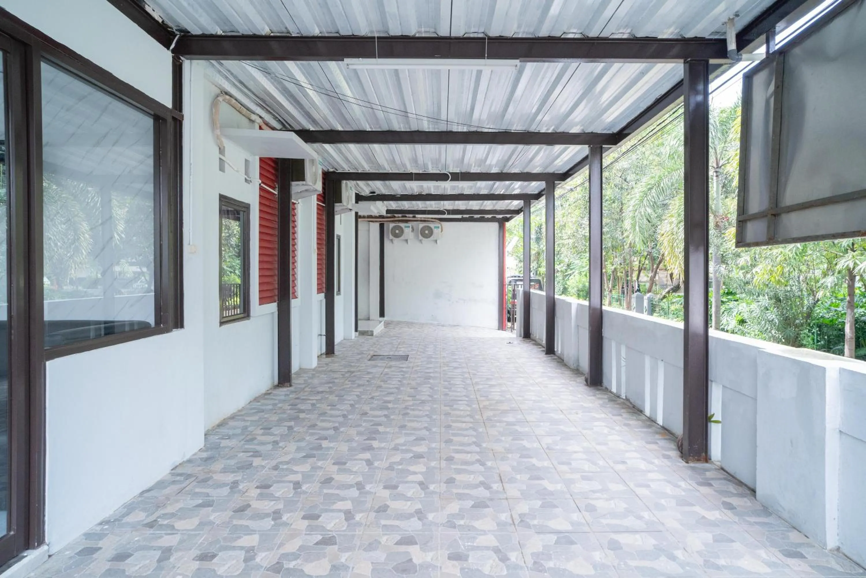 RedDoorz Plus near ITC Cempaka Mas 2