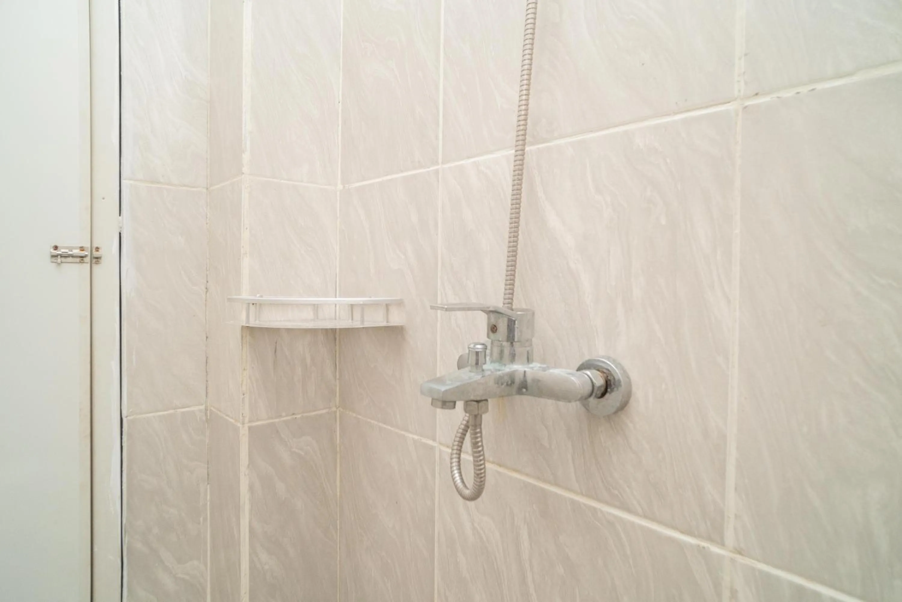 RedDoorz Plus near ITC Cempaka Mas 2