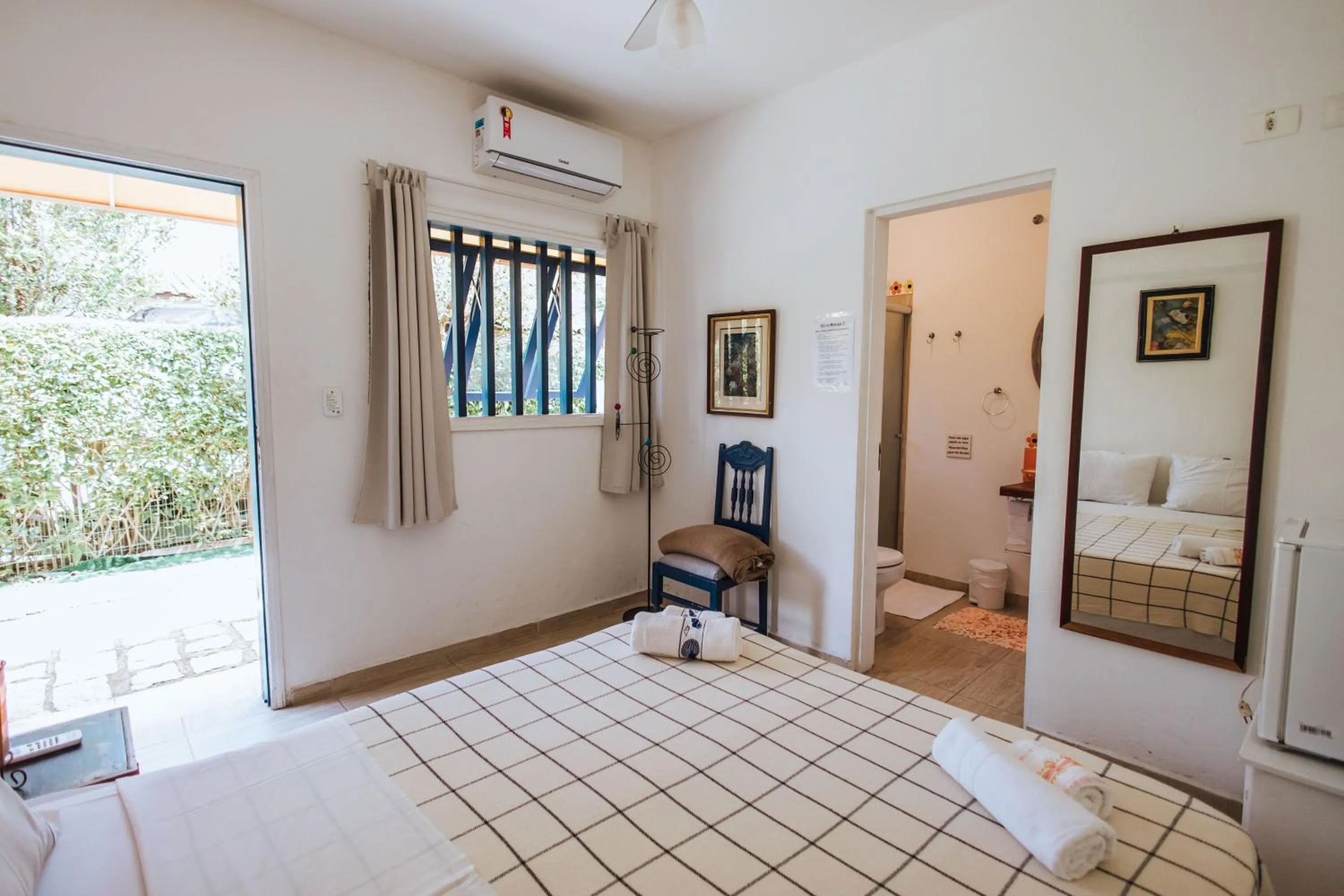 Photo of the whole room, Bed in Maruja