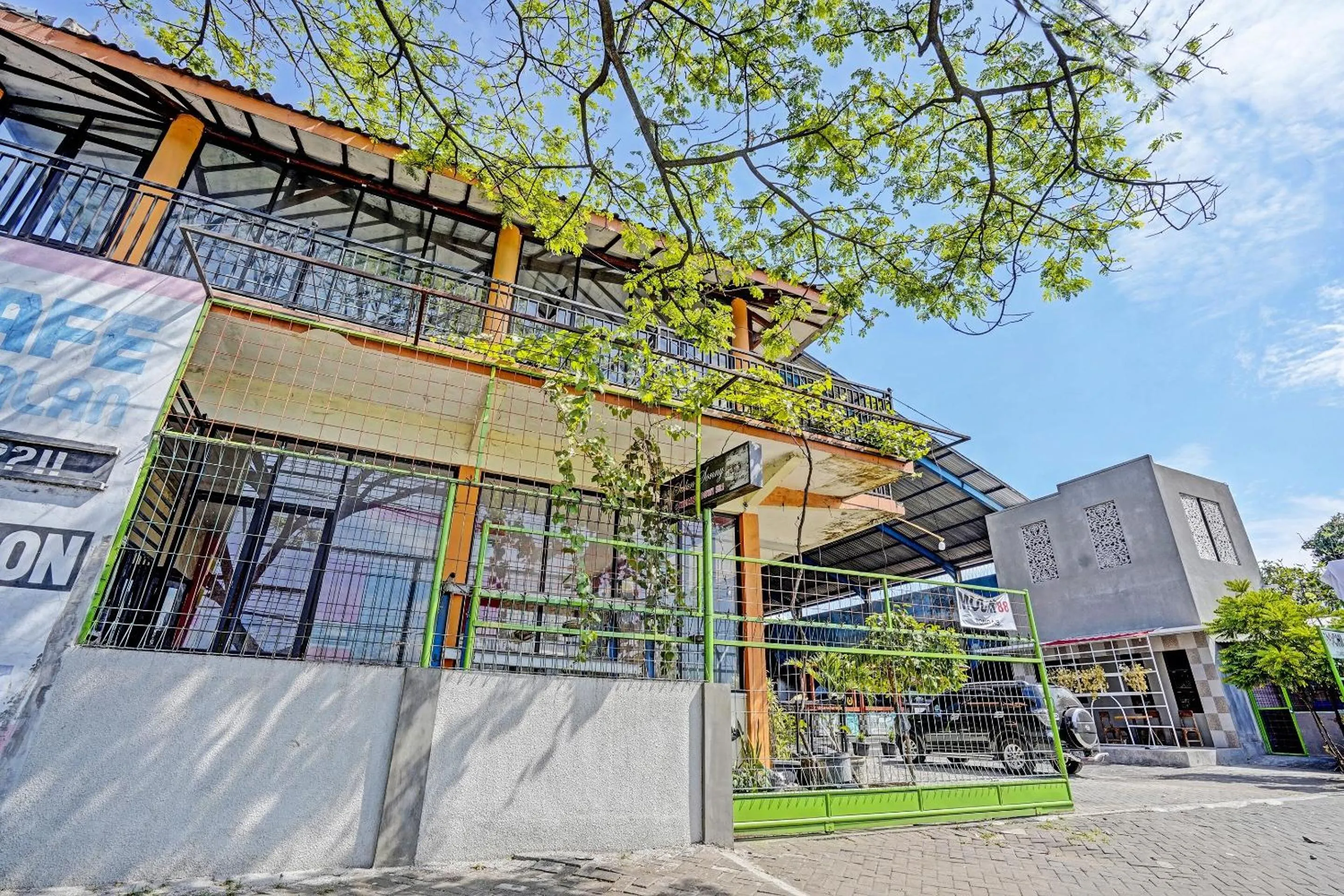 Facade/entrance in OYO 90943 Mochi 88 Homestay