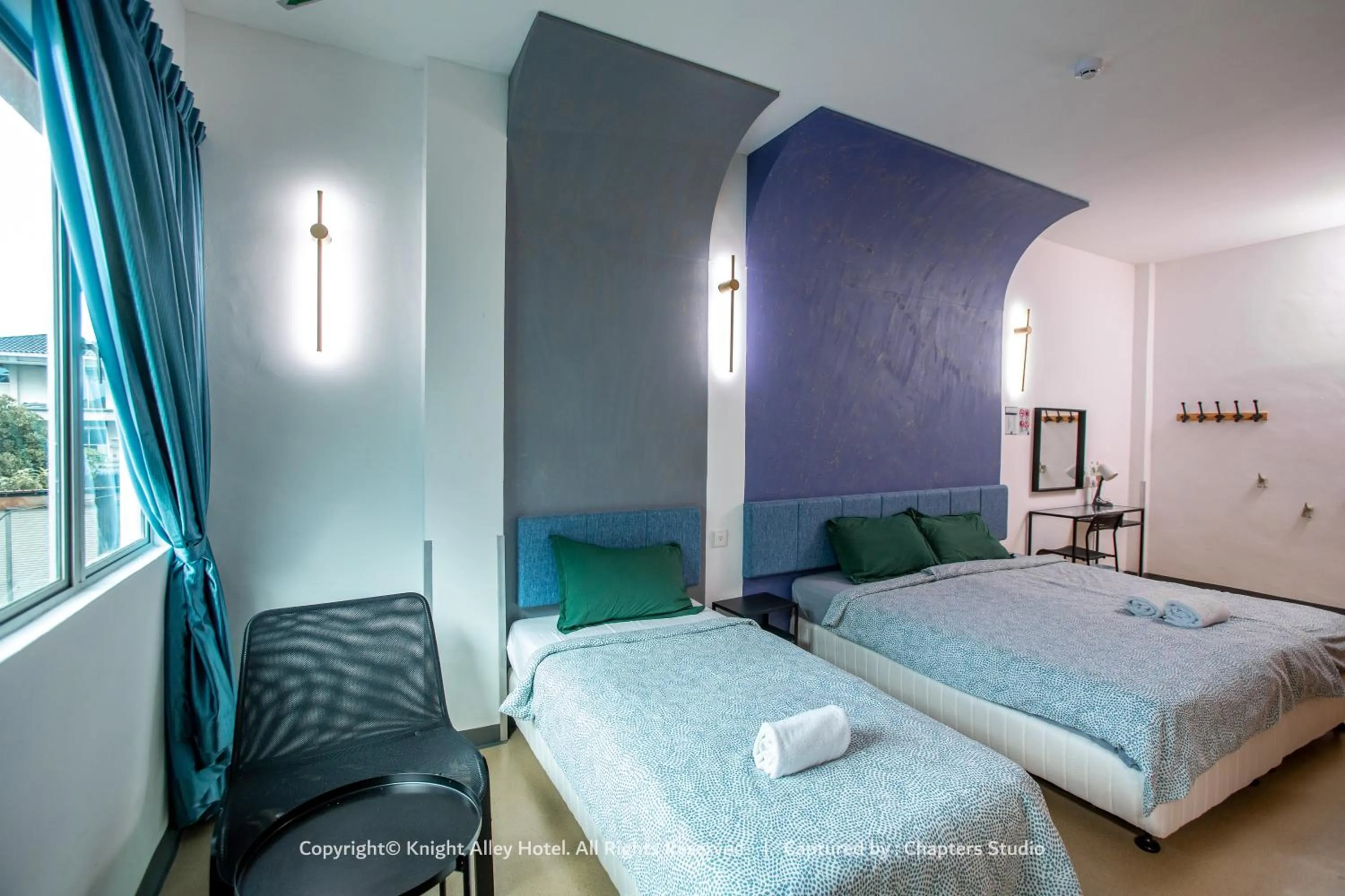 Bedroom, Bed in Knight Alley Hotel