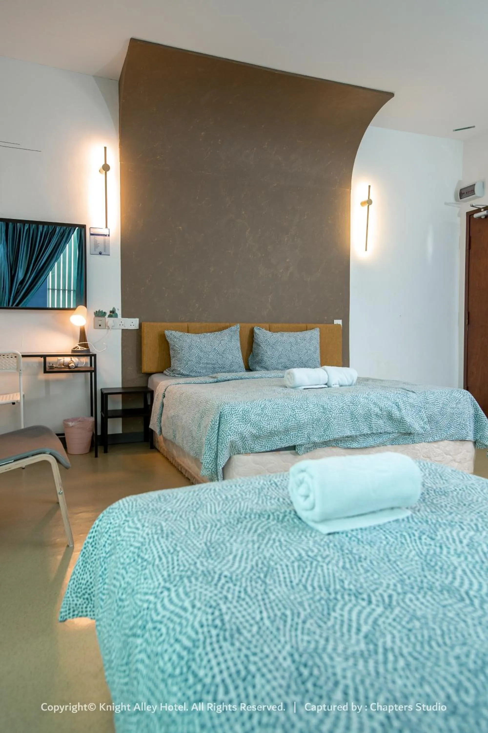 Bed in Knight Alley Hotel