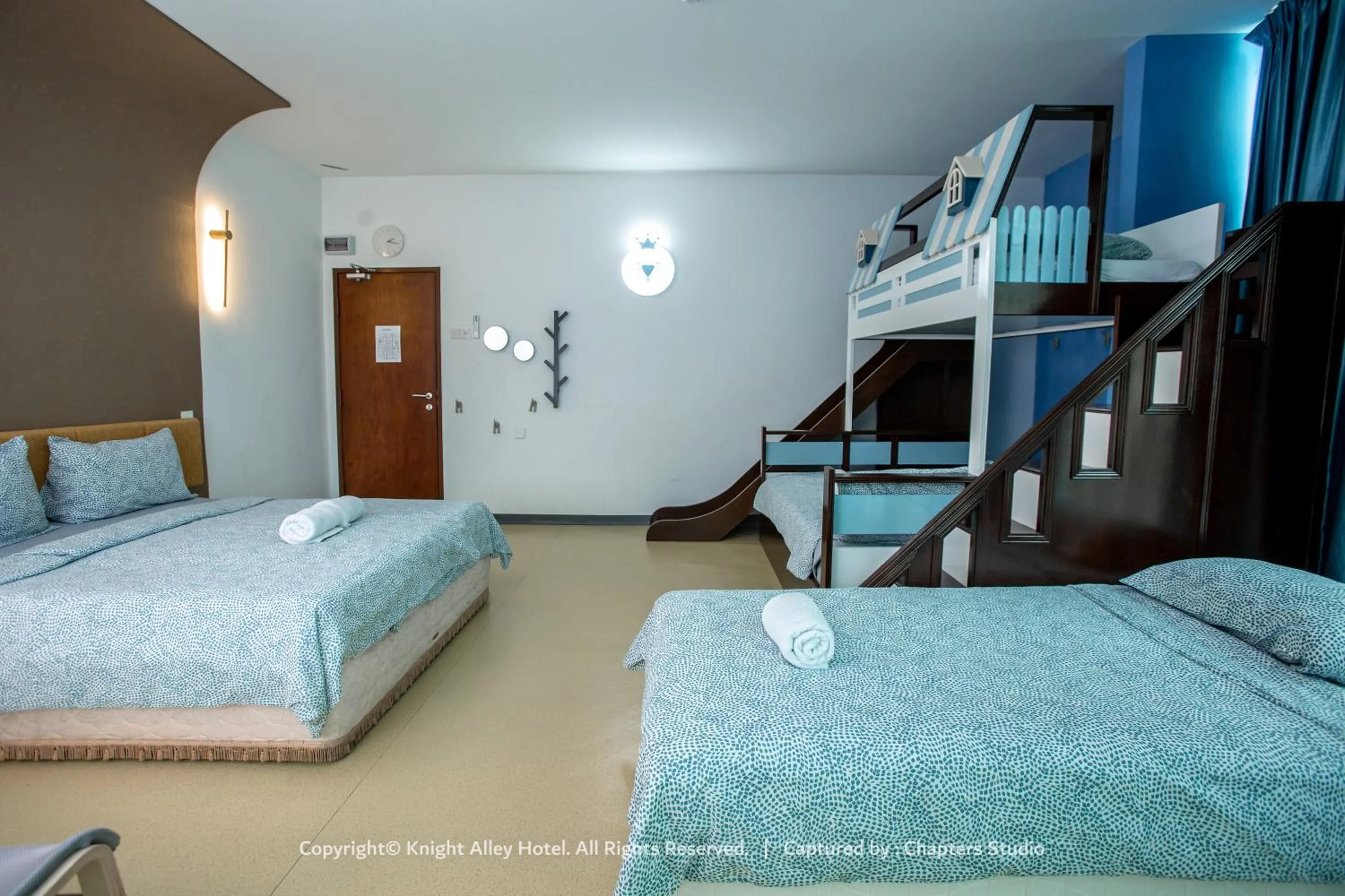 Bedroom, Bed in Knight Alley Hotel