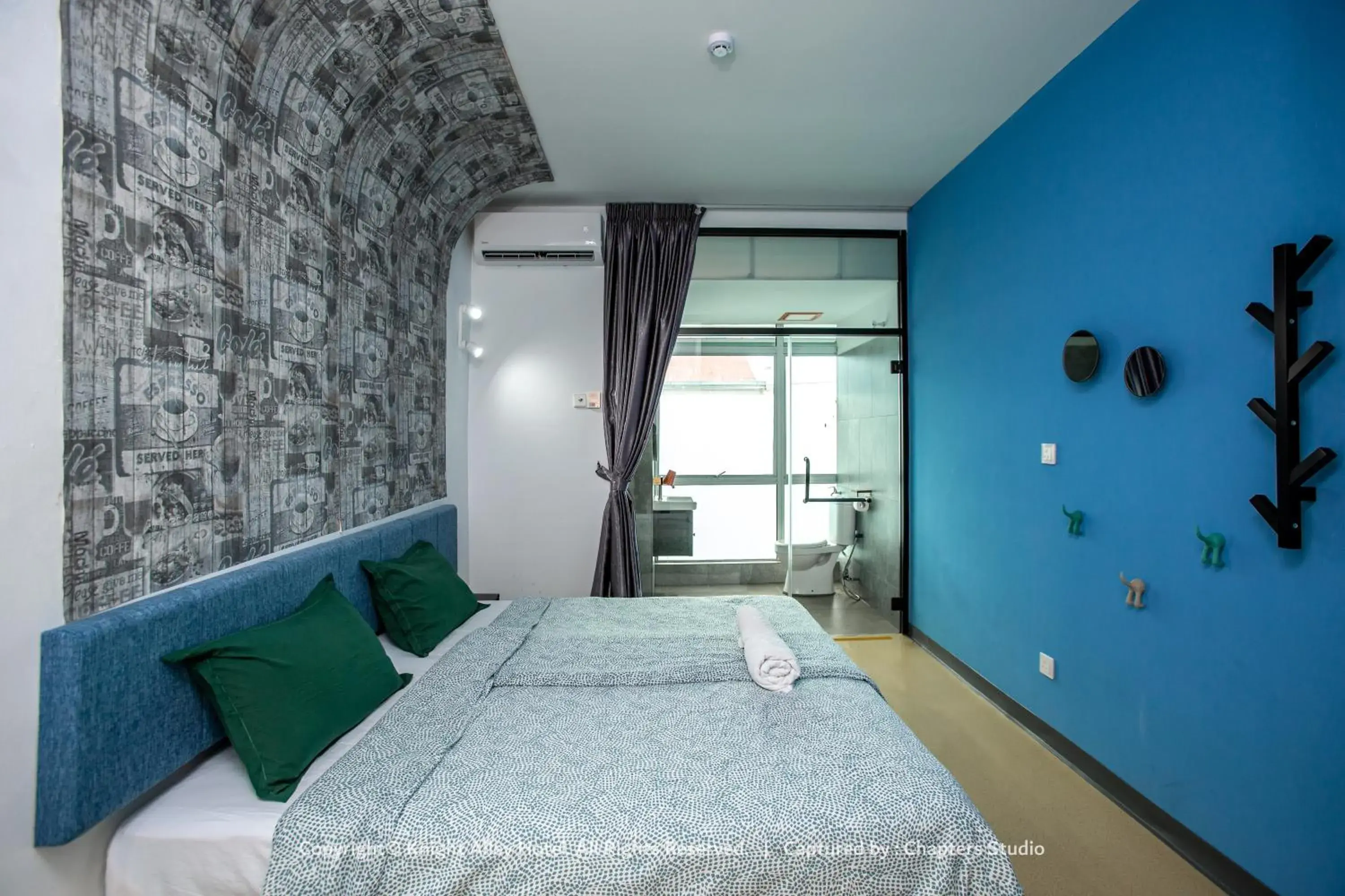 Bedroom, Bed in Knight Alley Hotel Bedroom, Bed in Knight Alley Hotel