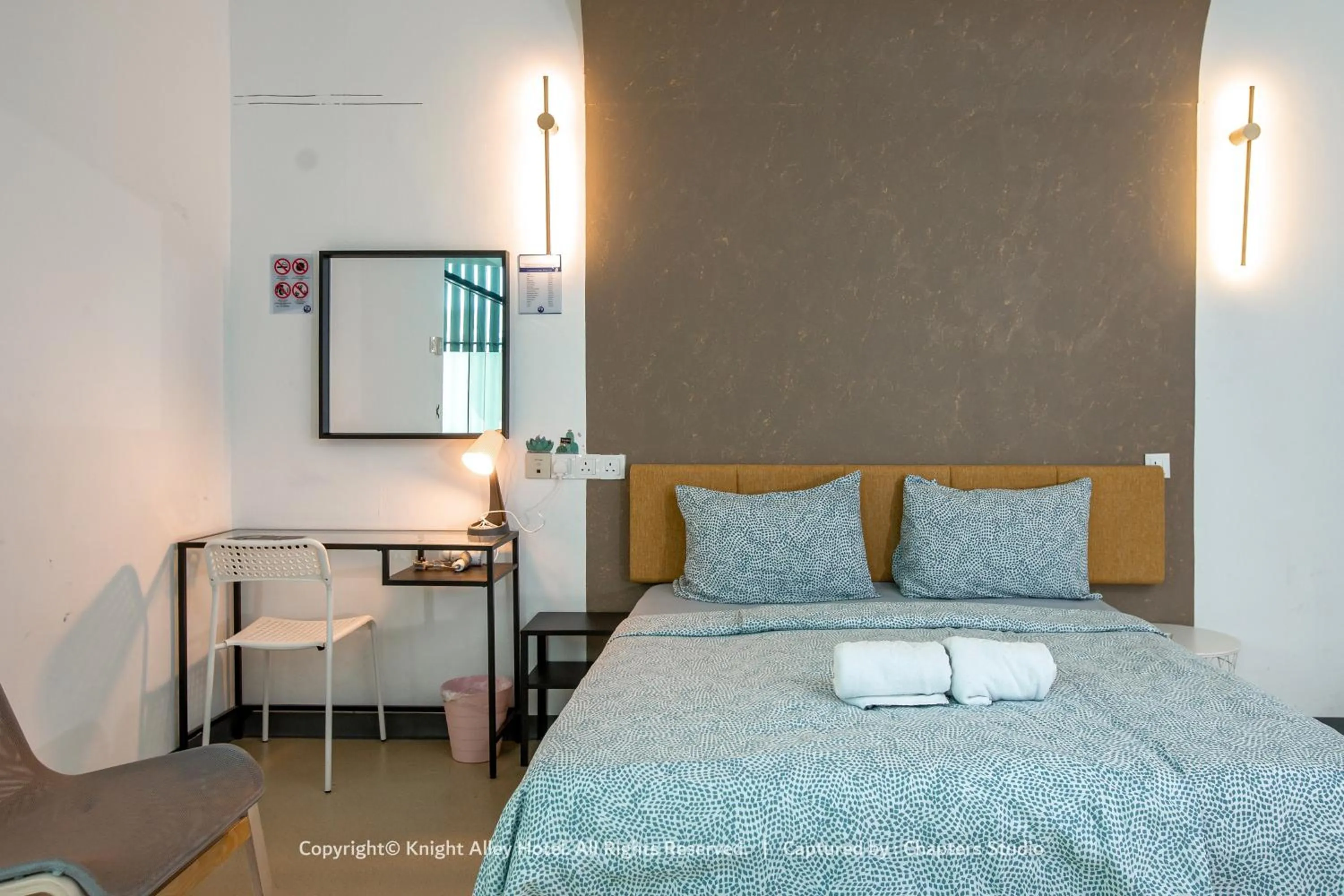 Bed in Knight Alley Hotel