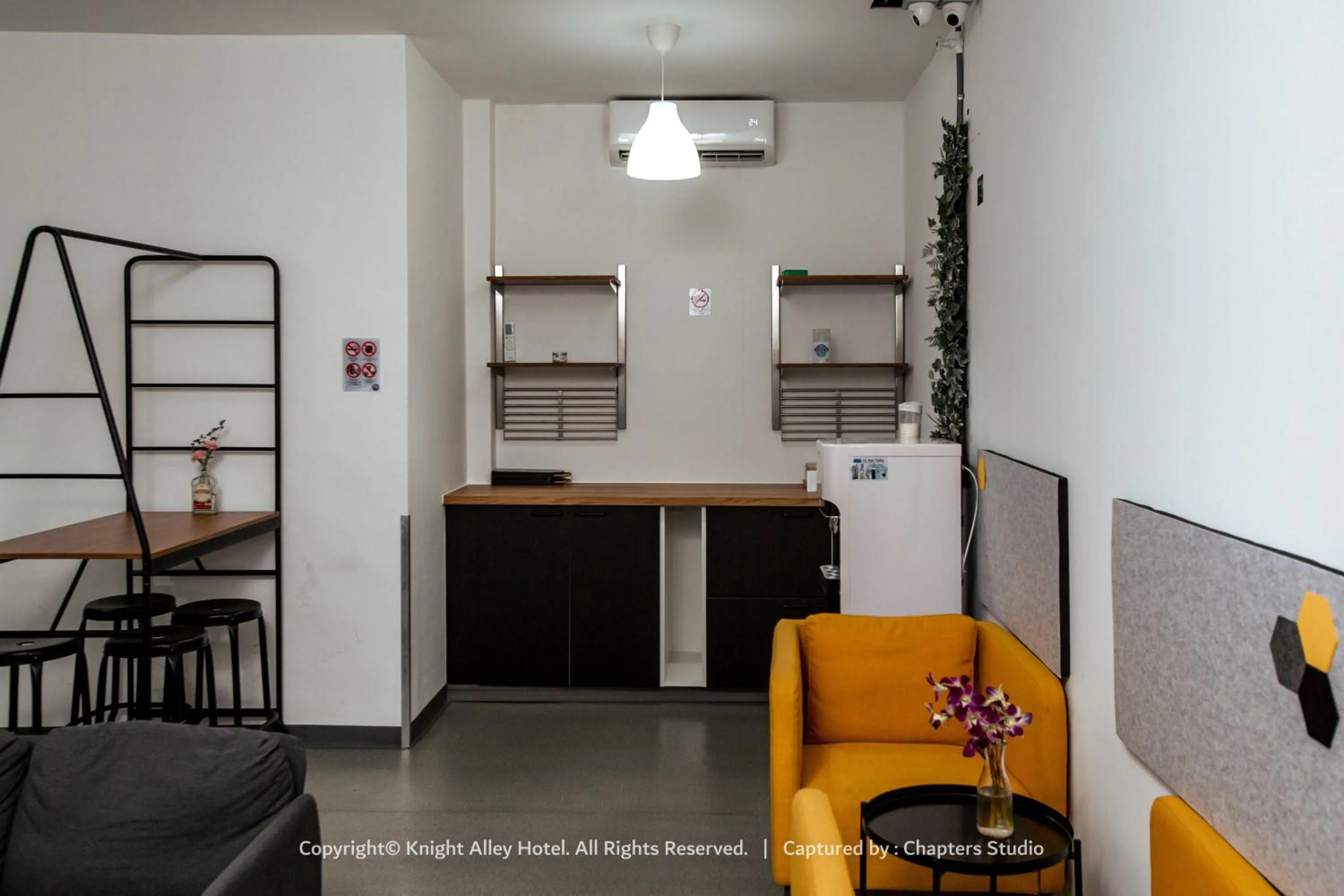 Seating area in Knight Alley Hotel