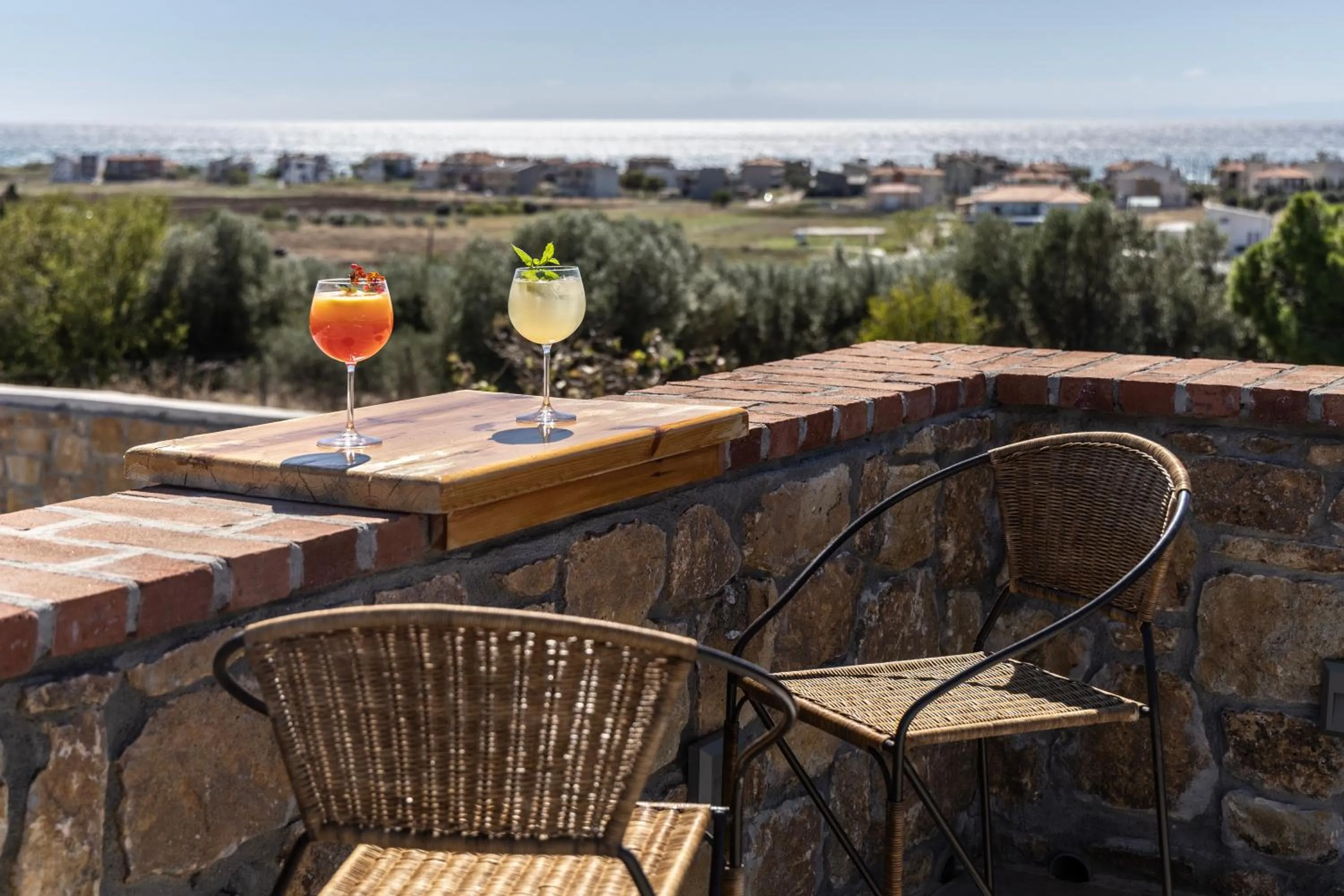 Restaurant/places to eat in Akrolithos Luxury Suites & Spa