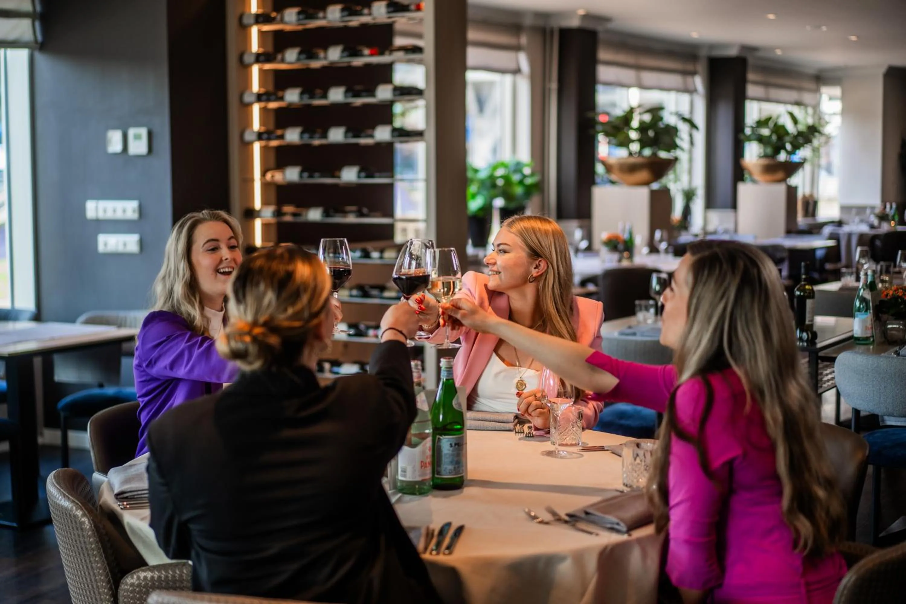 Restaurant/places to eat in Hotel VIC