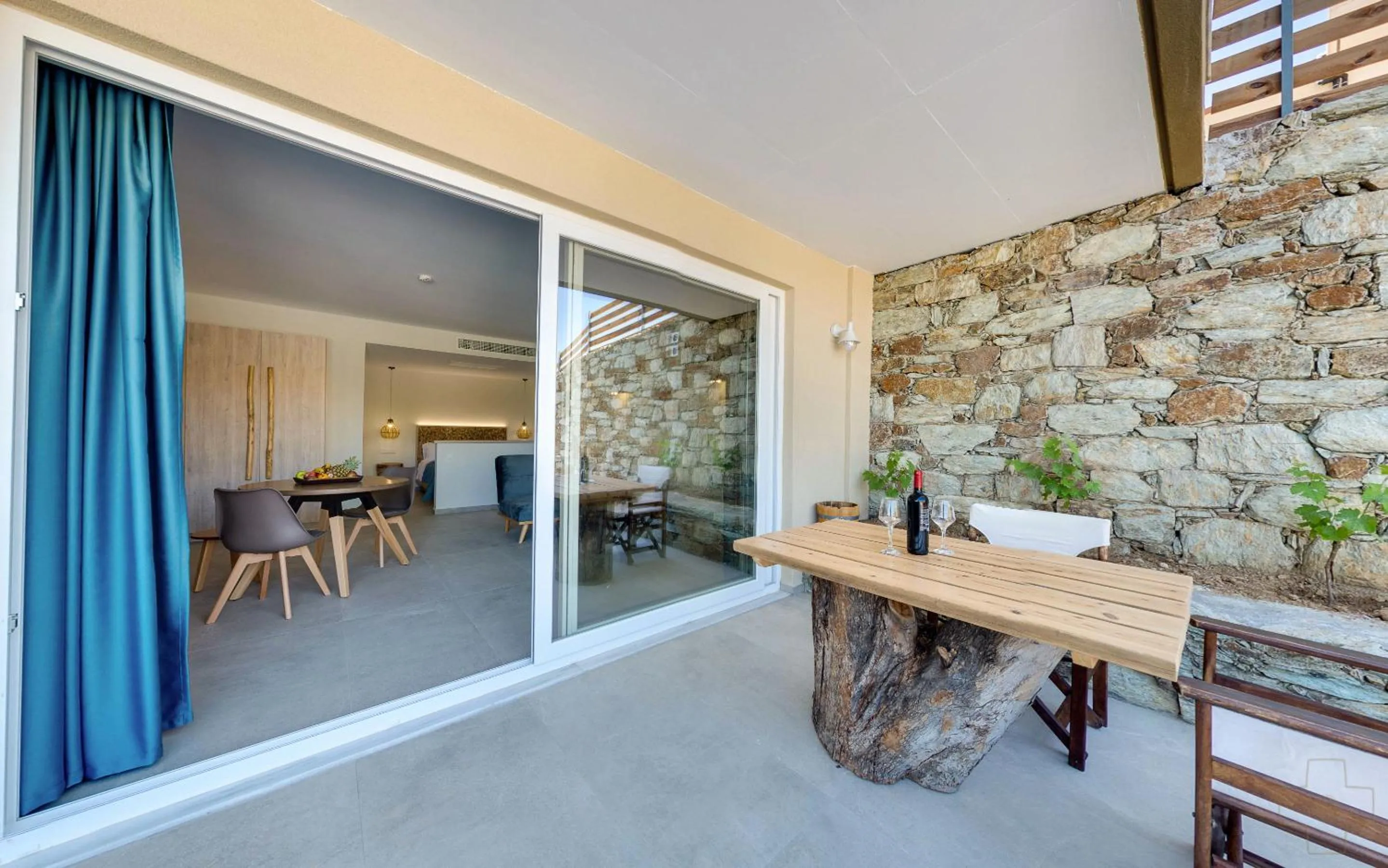 Spiros-Soula Thematic Suites