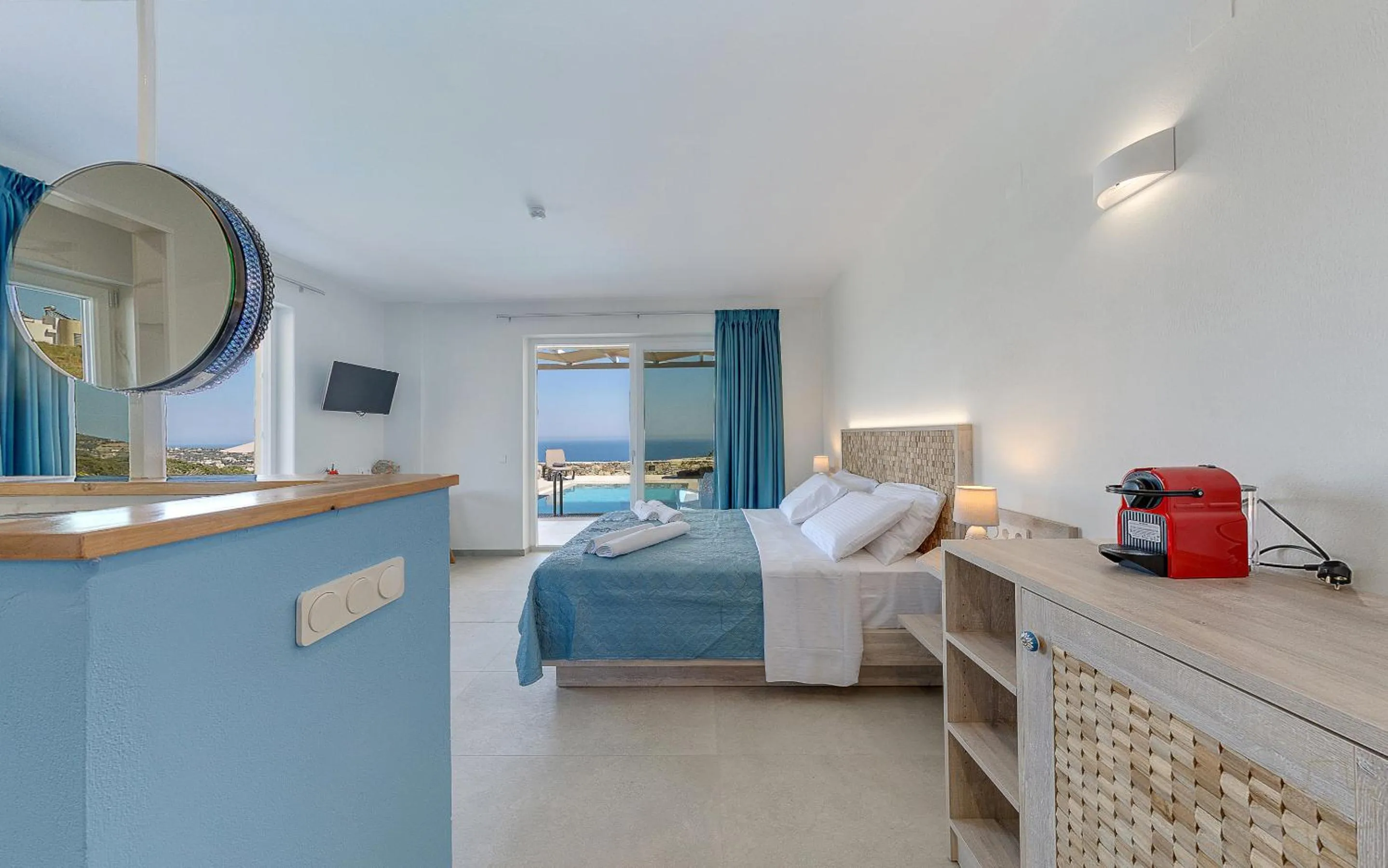 Bed in Spiros-Soula Thematic Suites