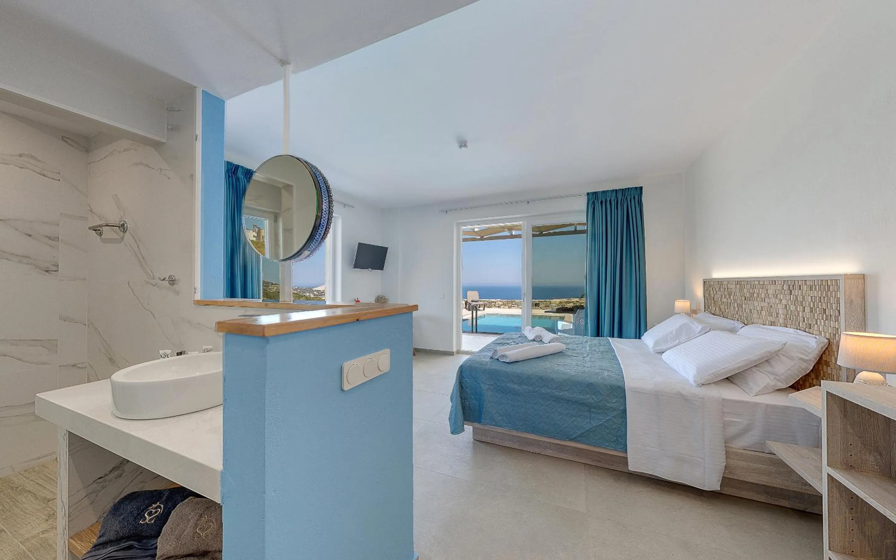 Bed in Spiros-Soula Thematic Suites