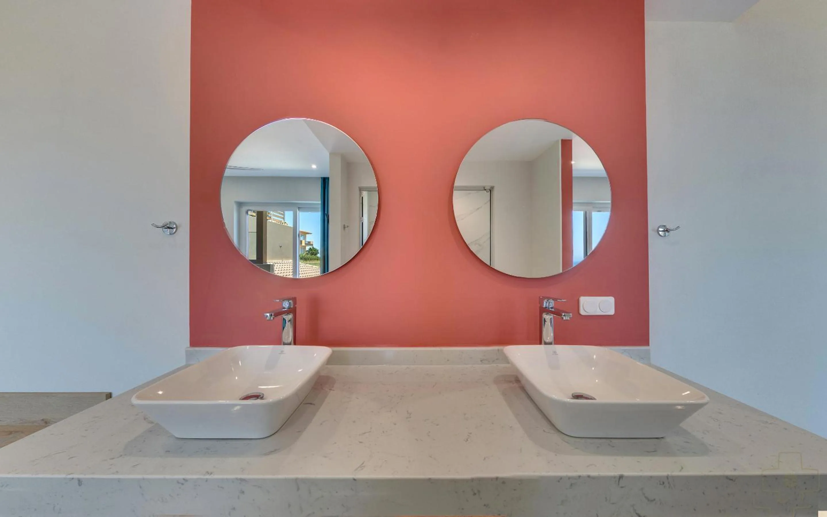 Spiros-Soula Thematic Suites