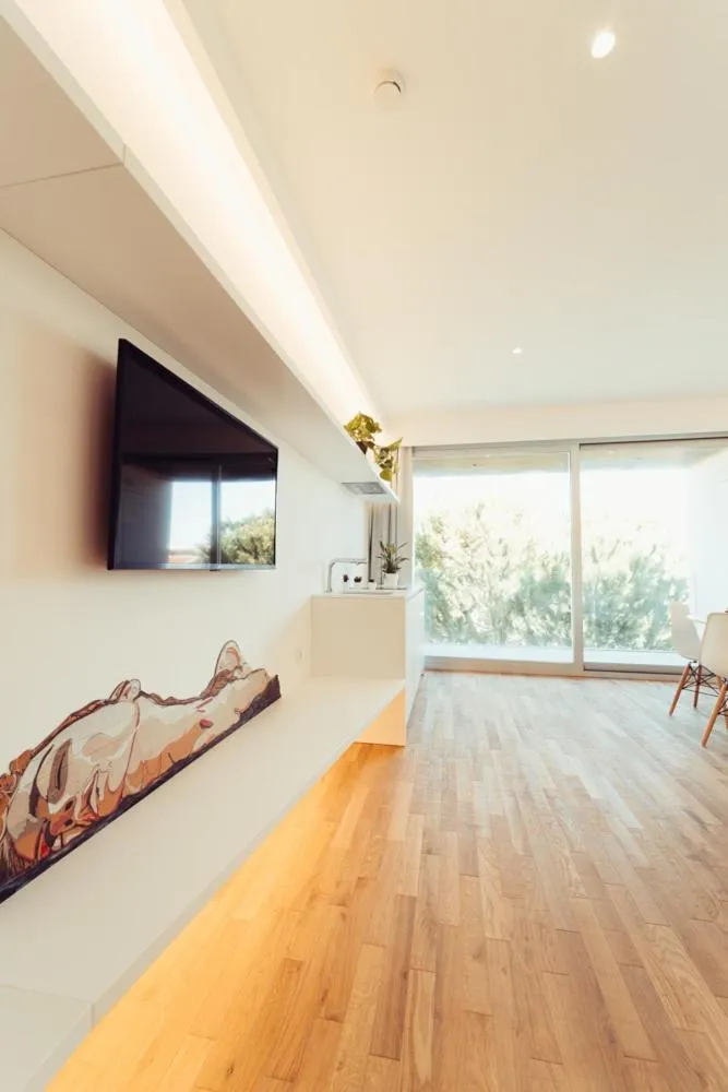 TV and multimedia in Marina Gardens Boutique&Suites