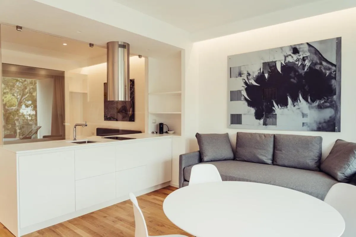 Communal lounge/ TV room in Marina Gardens Boutique&Suites