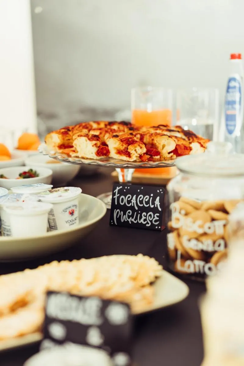 Food and drinks in Marina Gardens Boutique&Suites