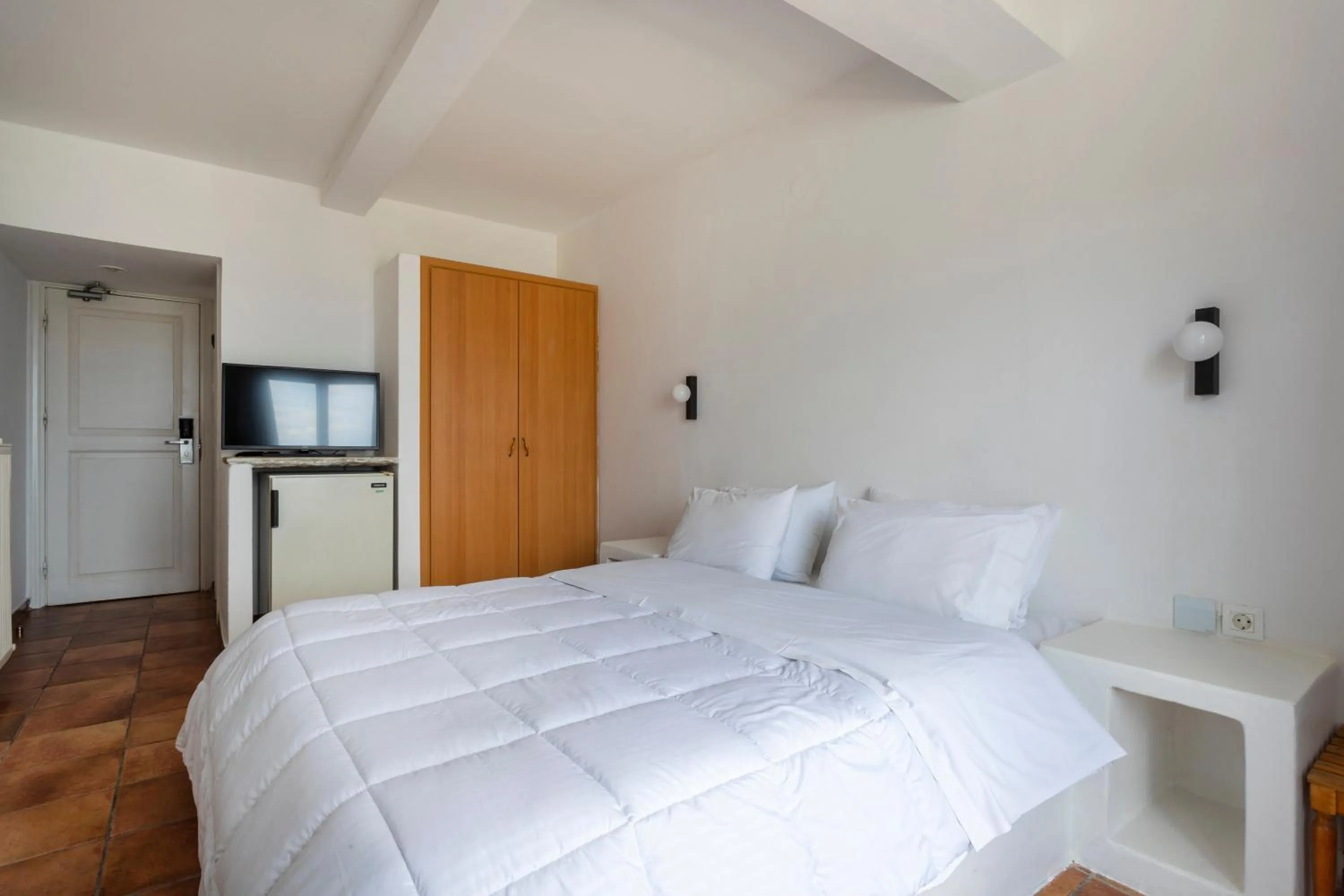 Bed in Hotel Roumani