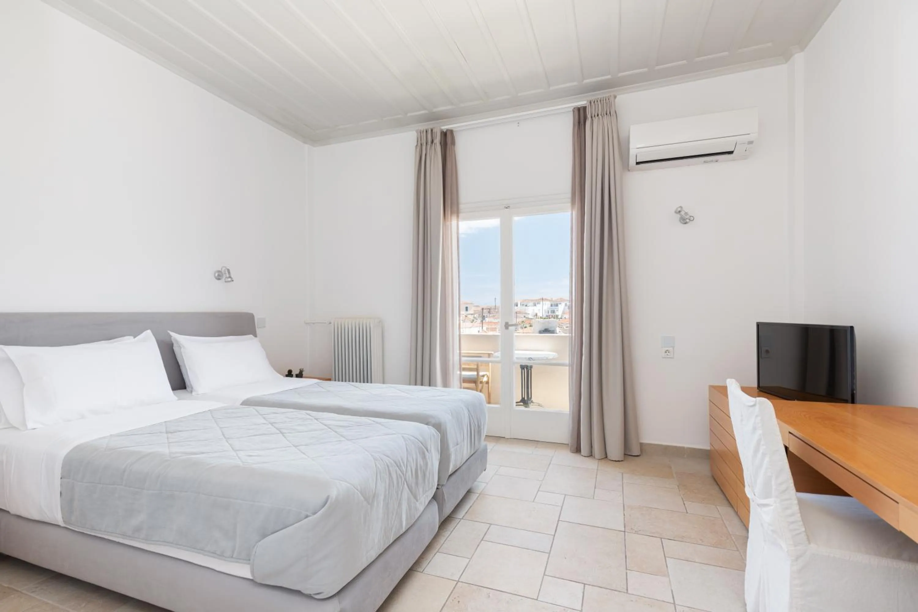 Bed in Hotel Roumani