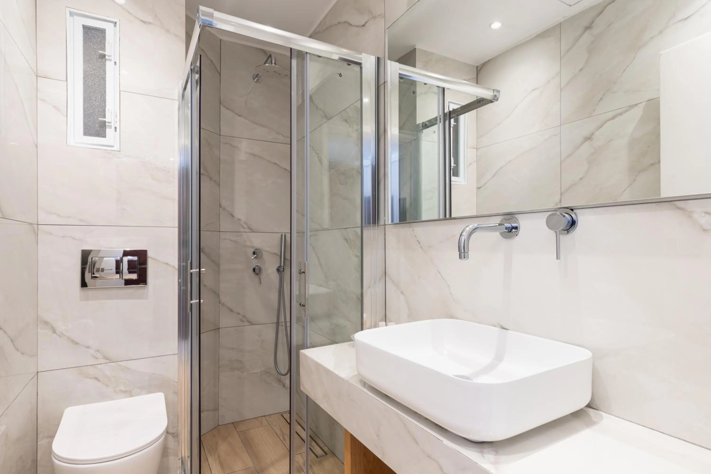 Bathroom in Hotel Roumani