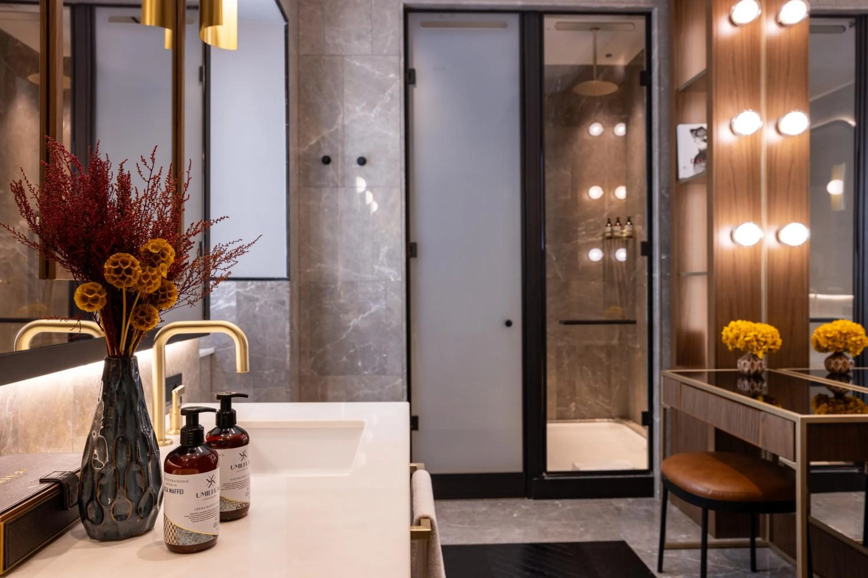 Bathroom in Umiltà 36