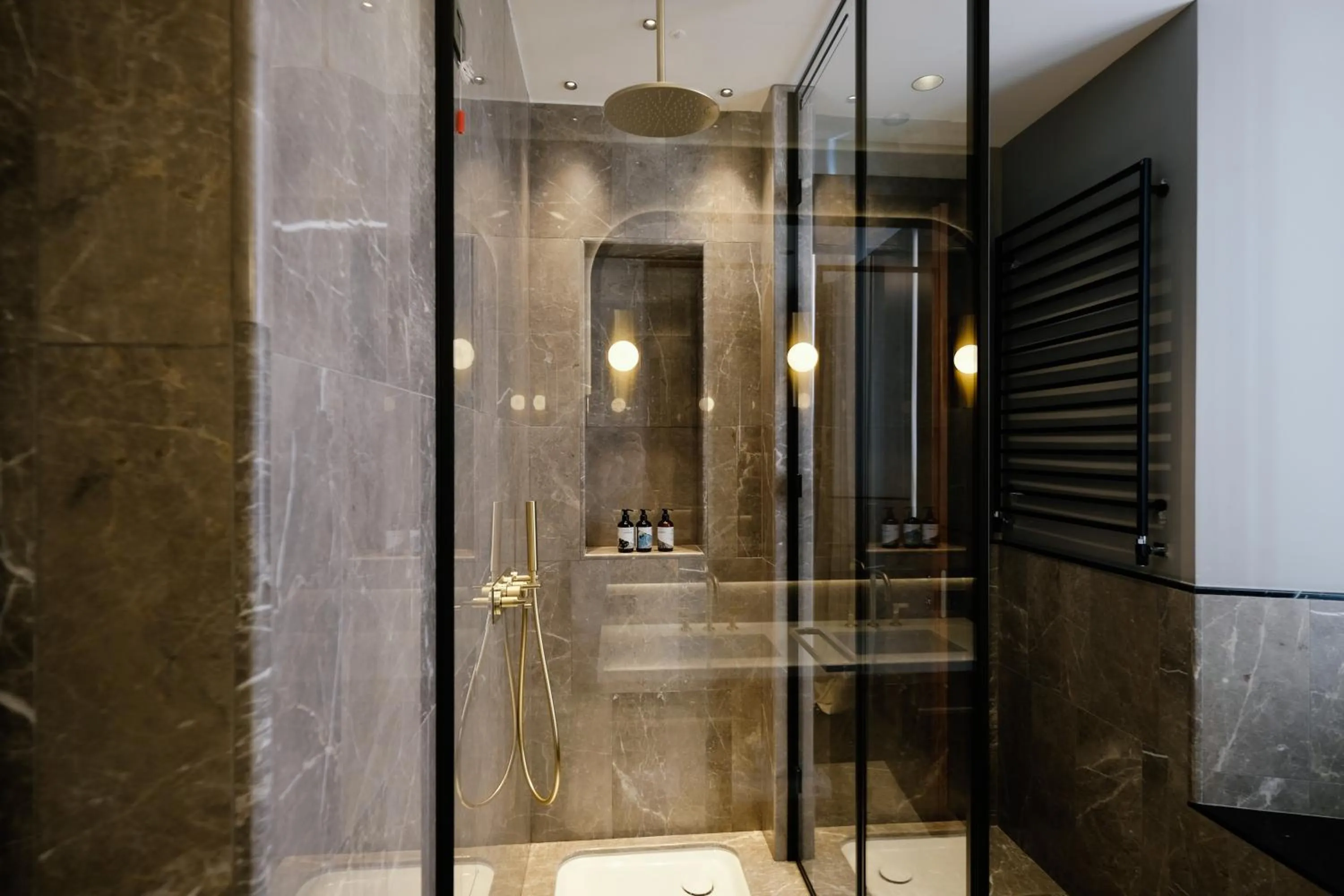 Bathroom in Umiltà 36