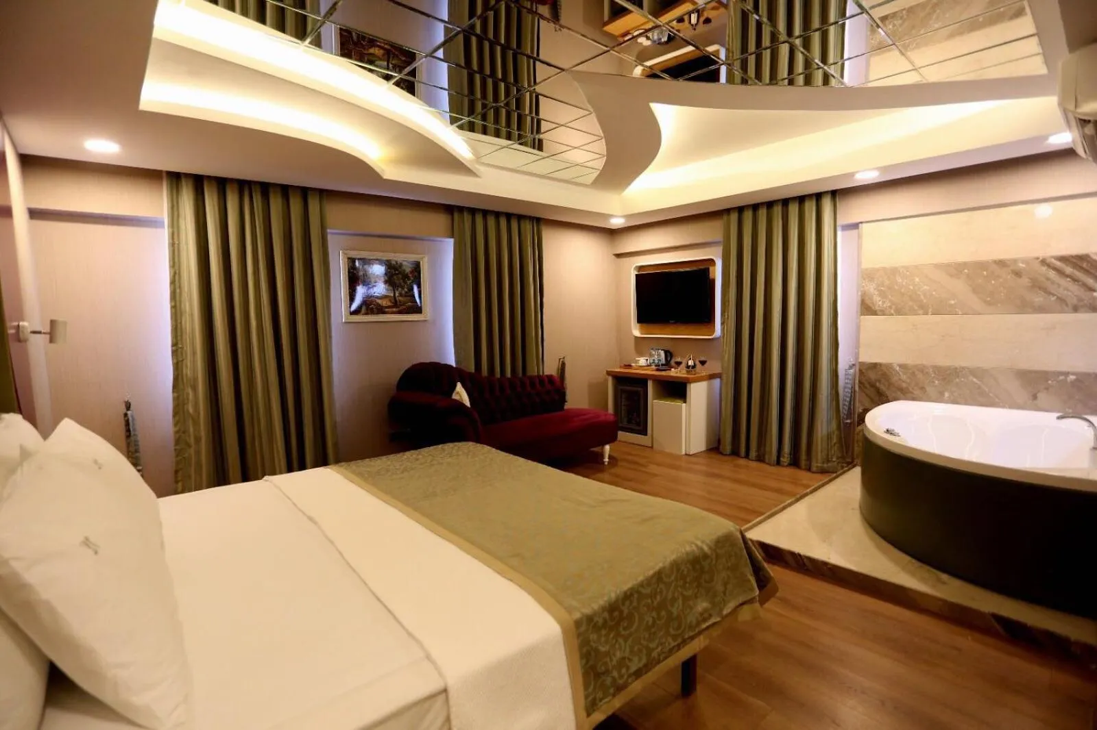 Bed in Life Corner Hotel