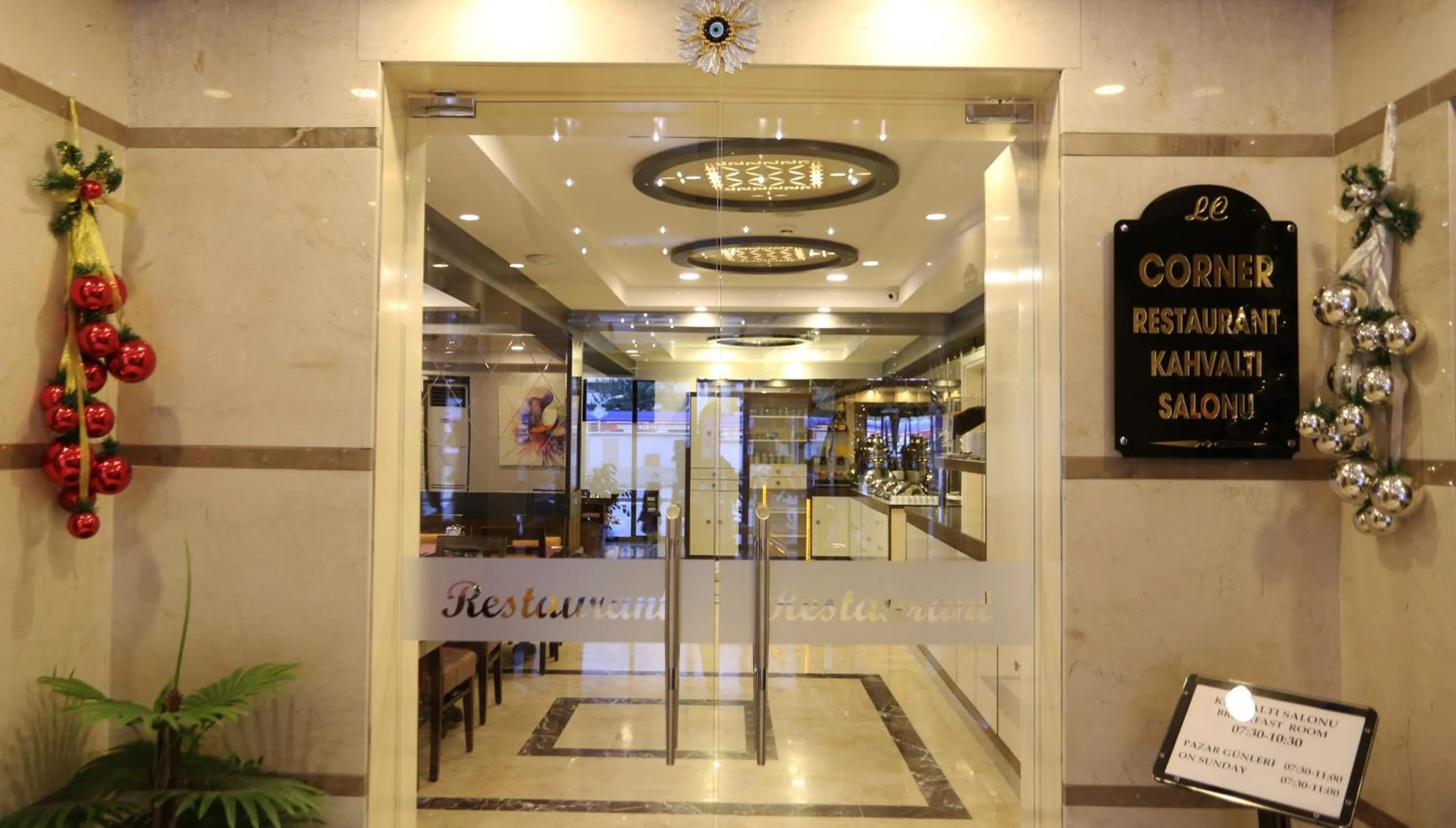 Lobby or reception in Life Corner Hotel