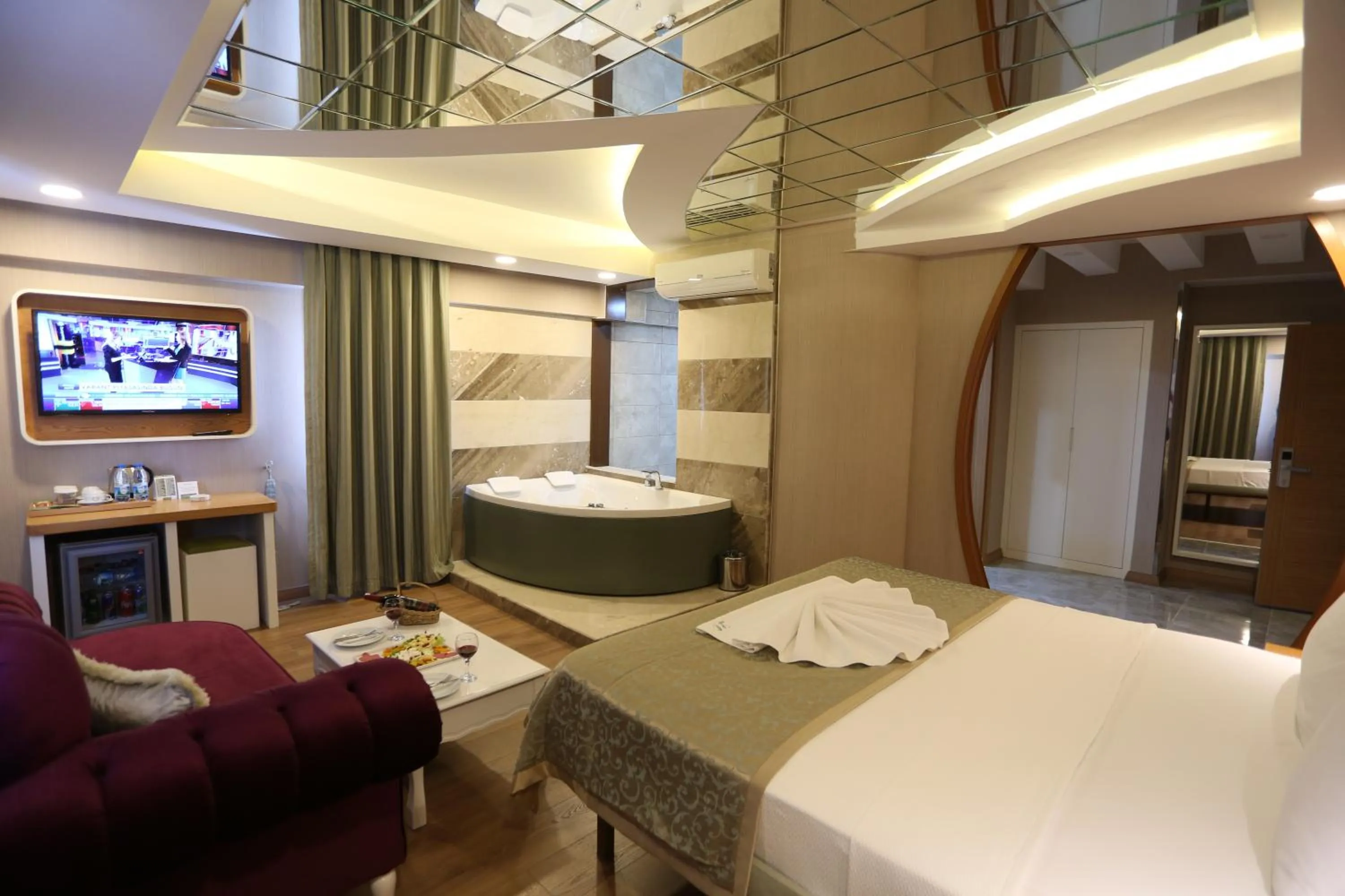 Bed in Life Corner Hotel