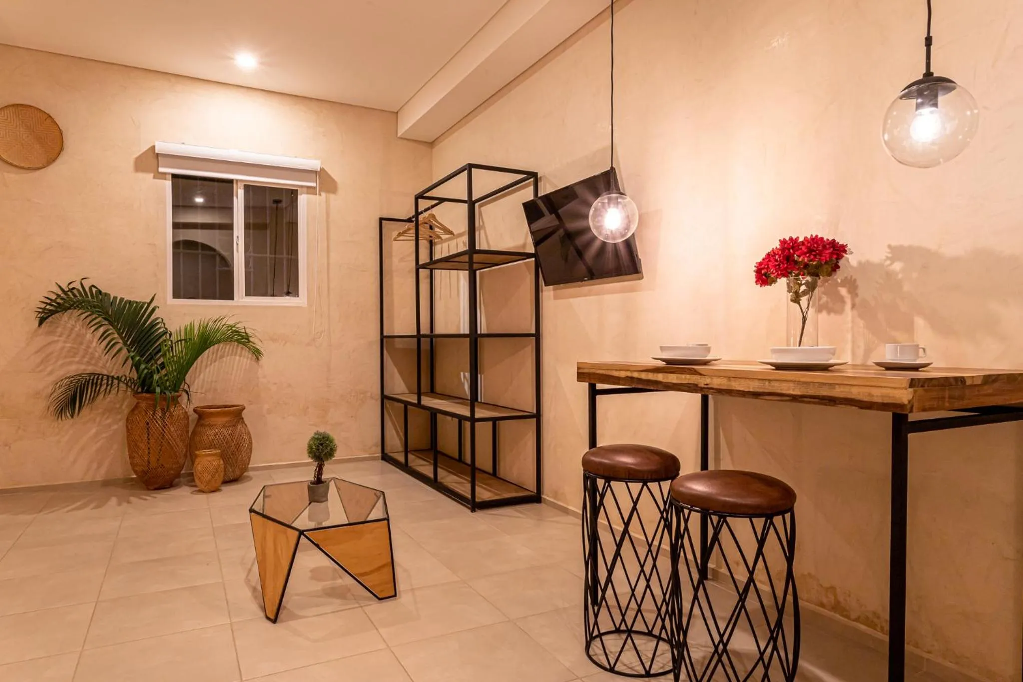 Dining area in Soy Local Santa Marta
