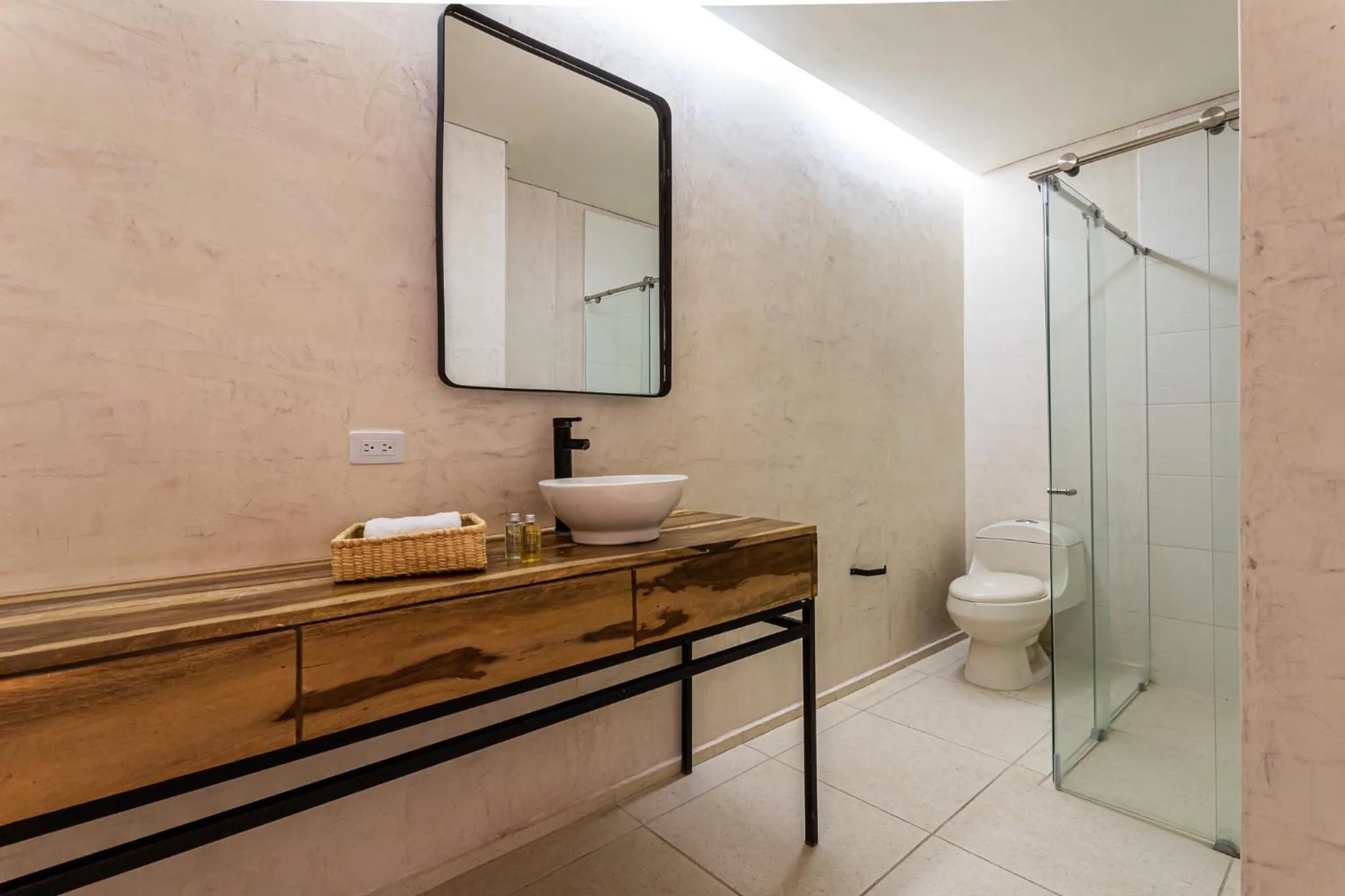 Shower in Soy Local Santa Marta