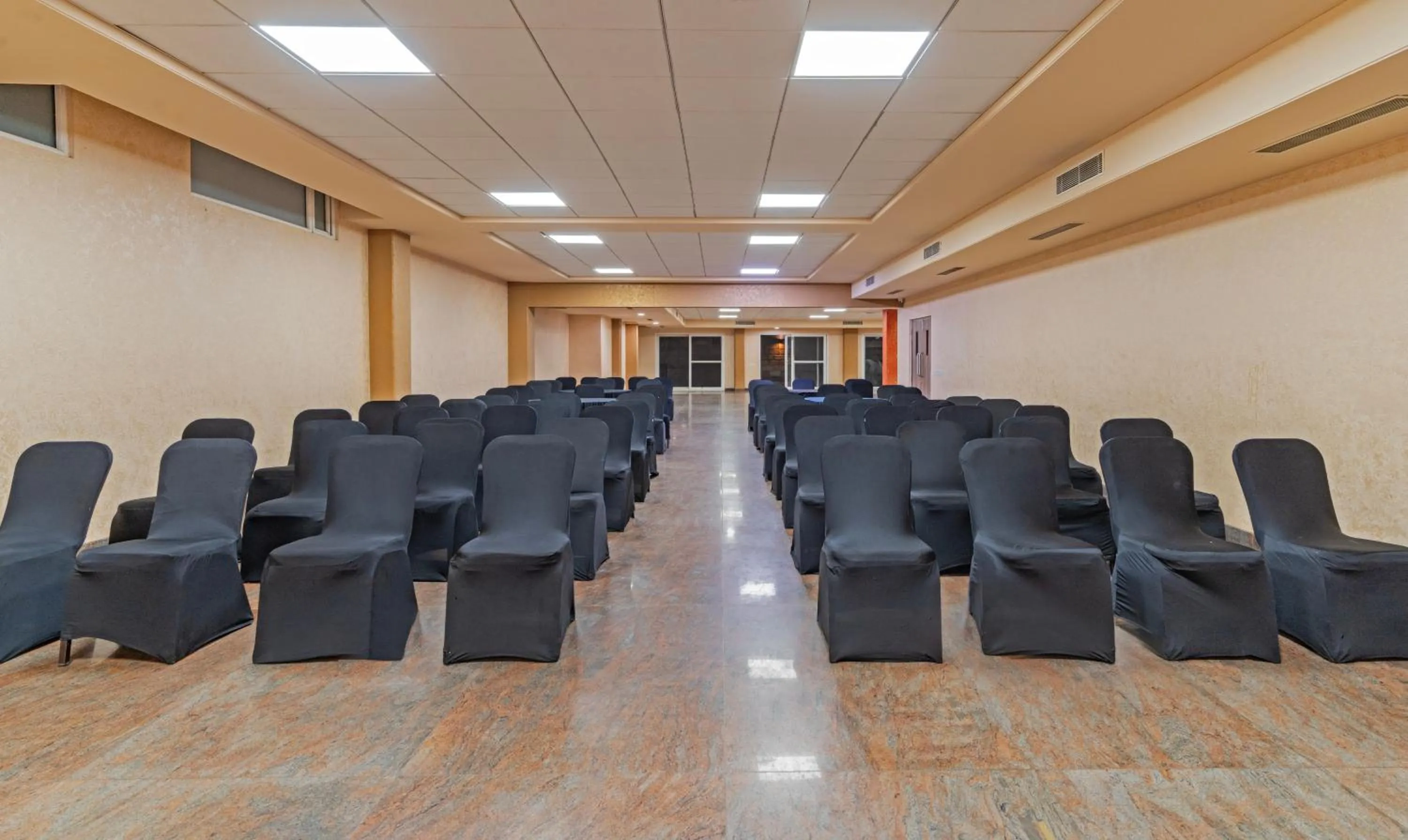 Meeting/conference room in Treebo Premium Baramasi By Jai Club Prime