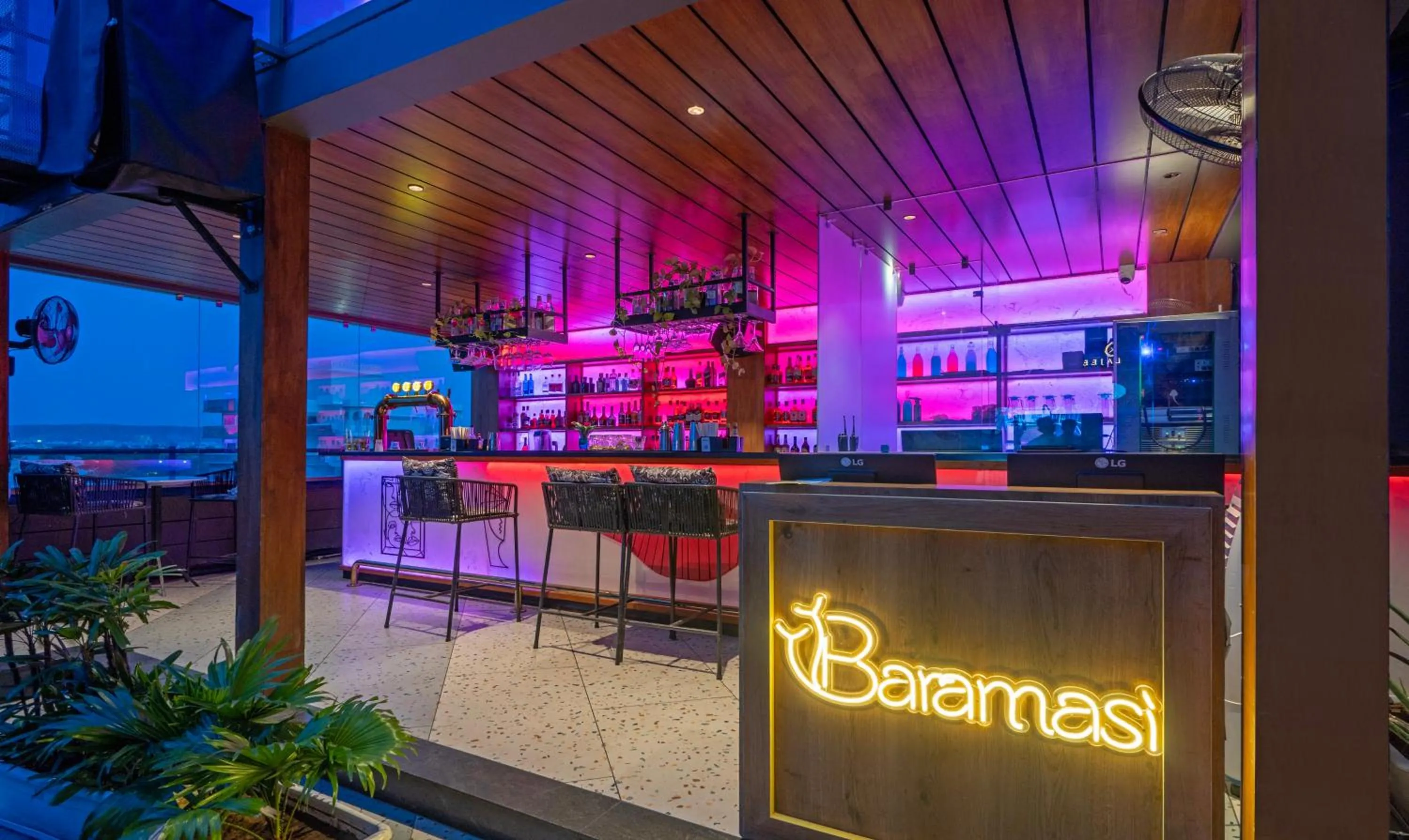 Lounge or bar in Treebo Premium Baramasi By Jai Club Prime