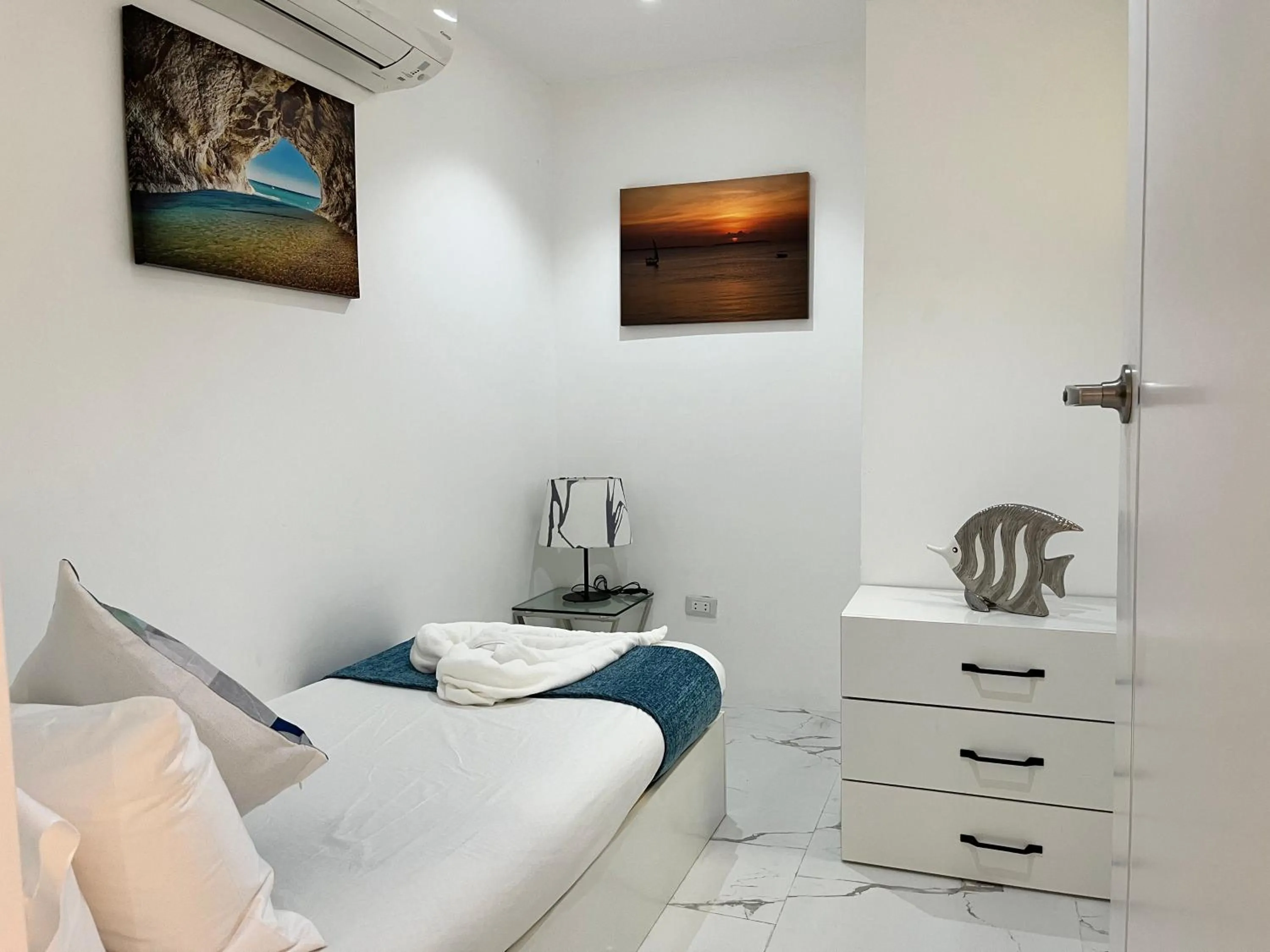 Three-Bedroom Standard Apartment in 88th Avenue