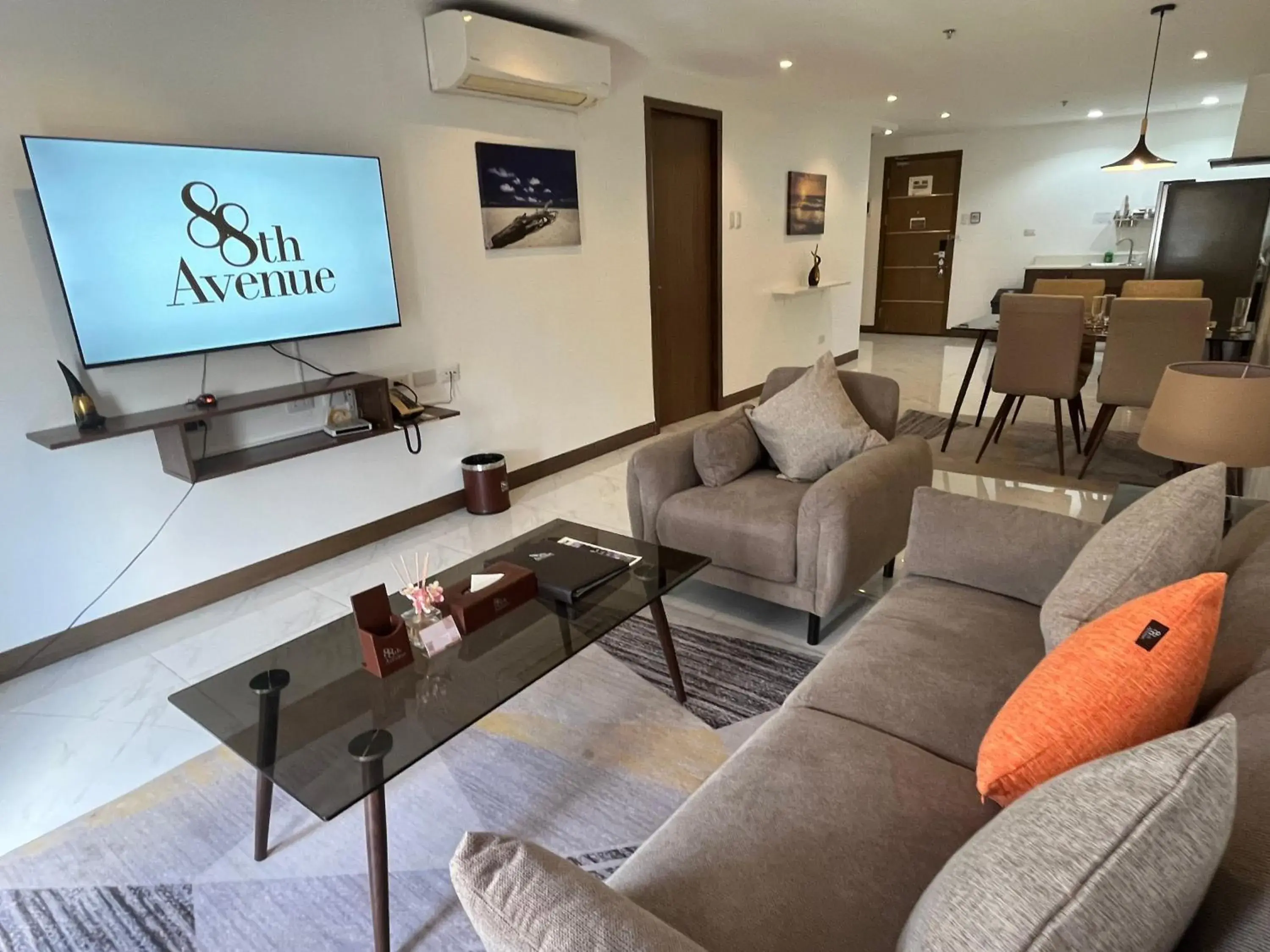 One-Bedroom Suite in 88th Avenue One-Bedroom Suite in 88th Avenue