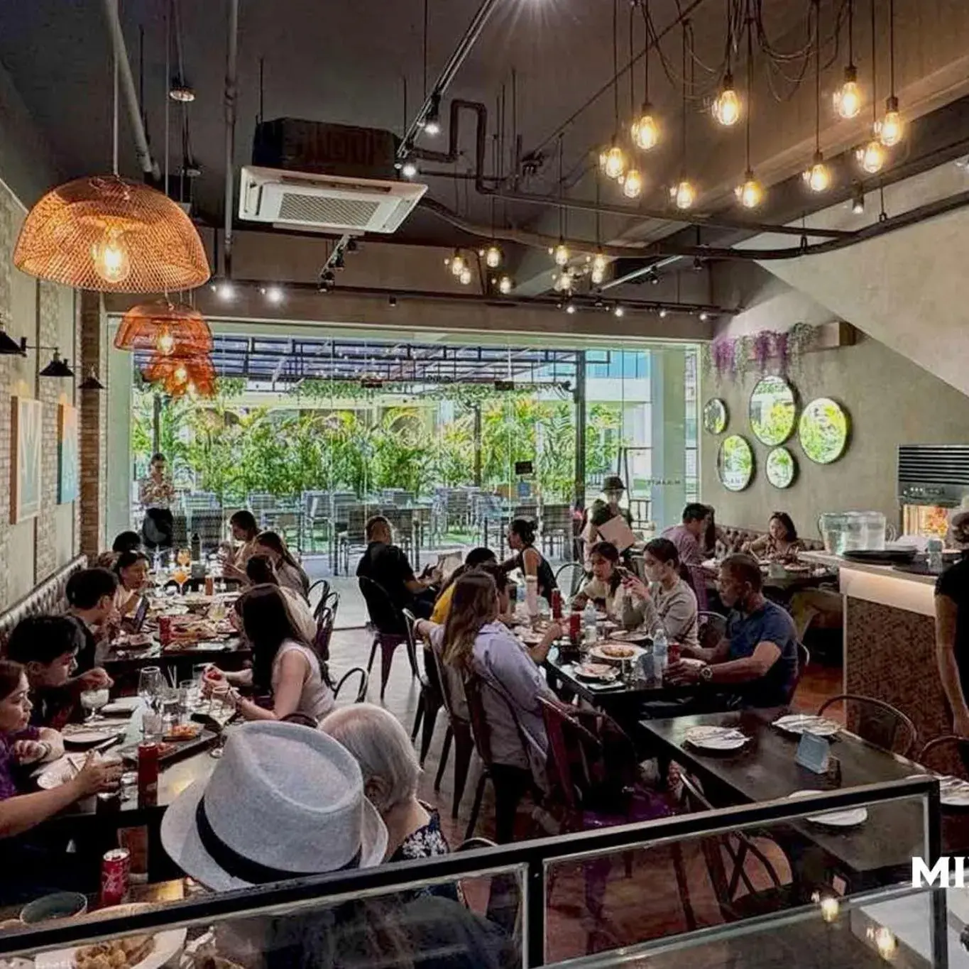 Restaurant/places to eat in 88th Avenue Restaurant/places to eat in 88th Avenue