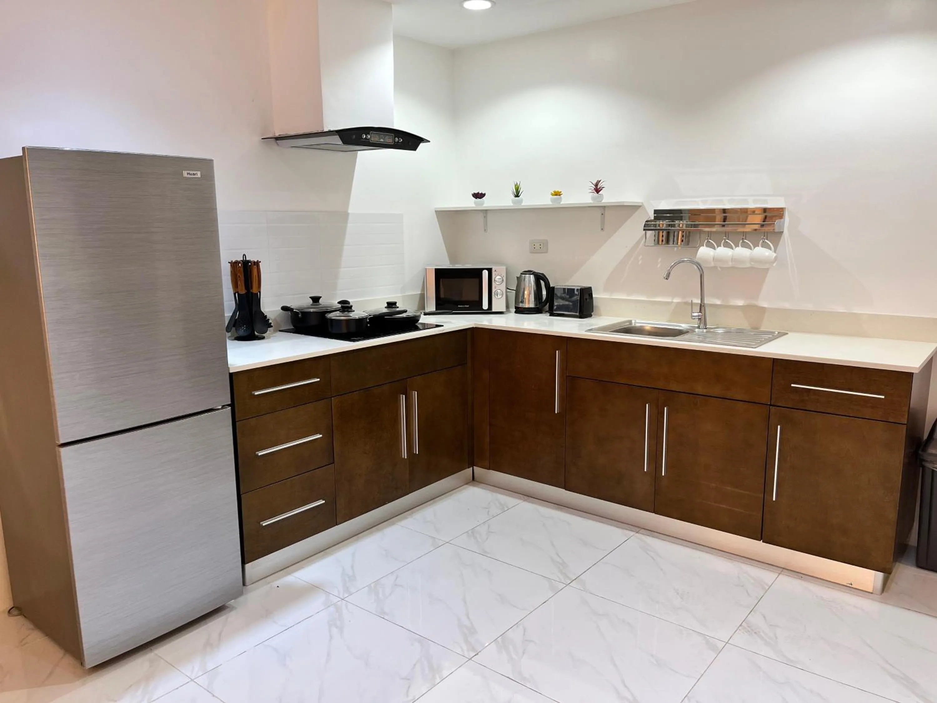 One-Bedroom Suite in 88th Avenue