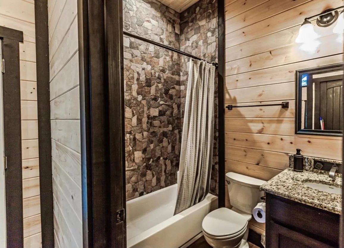 Bathroom in Knotty and Nice Luxury Cabin