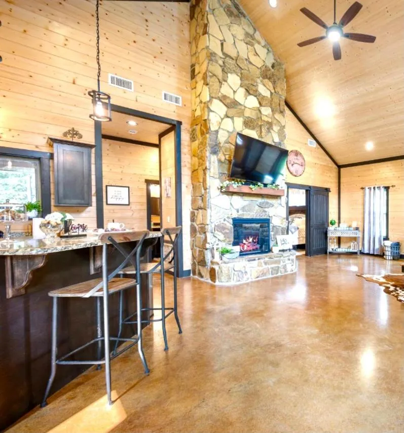 flat iron in Knotty and Nice Luxury Cabin