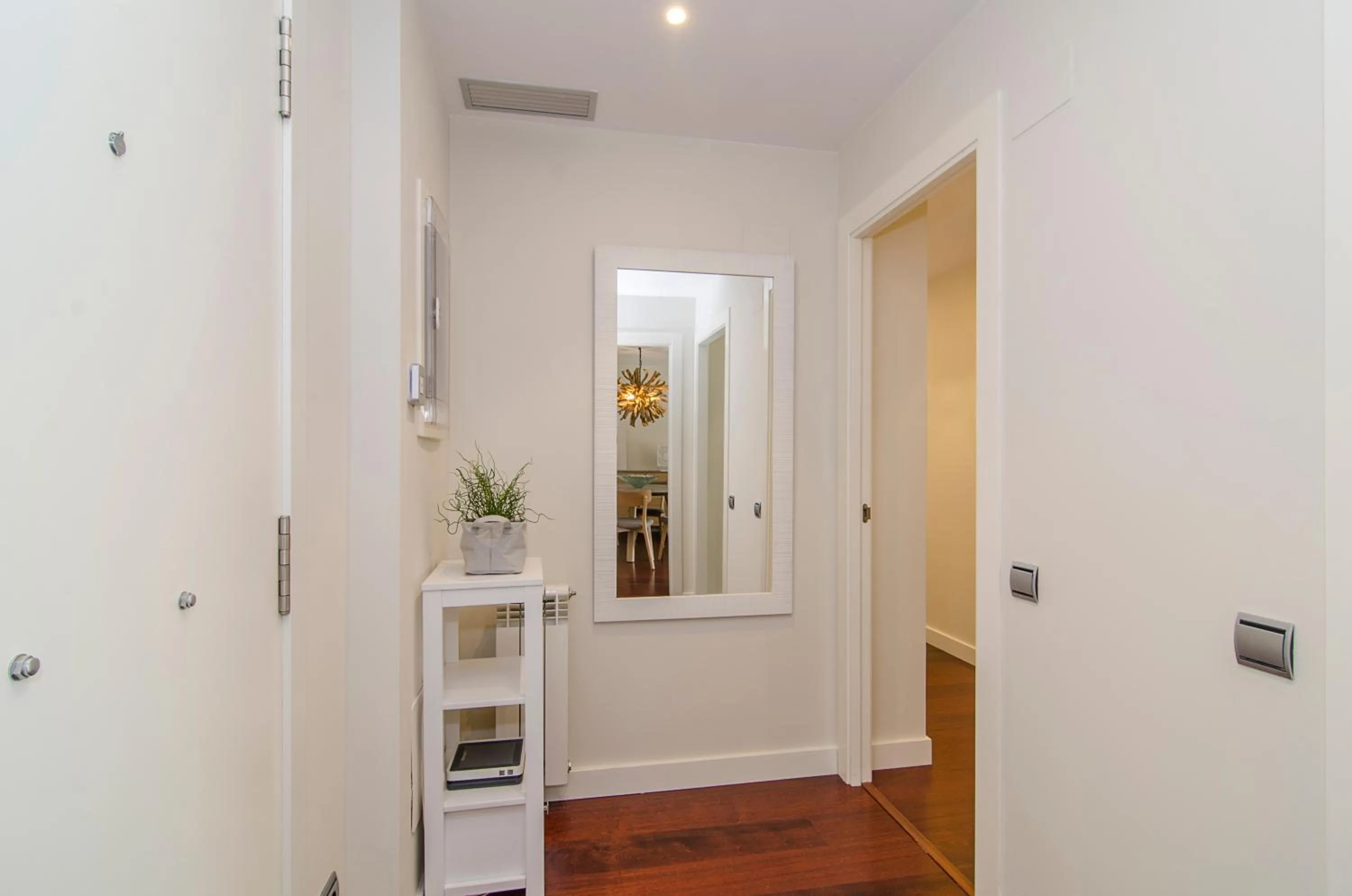 Sitges Spaces Garden Paradise 3 bedroom, 3 bathroom, huge PRIVATE garden-terrace, pool- sleeps up to 8