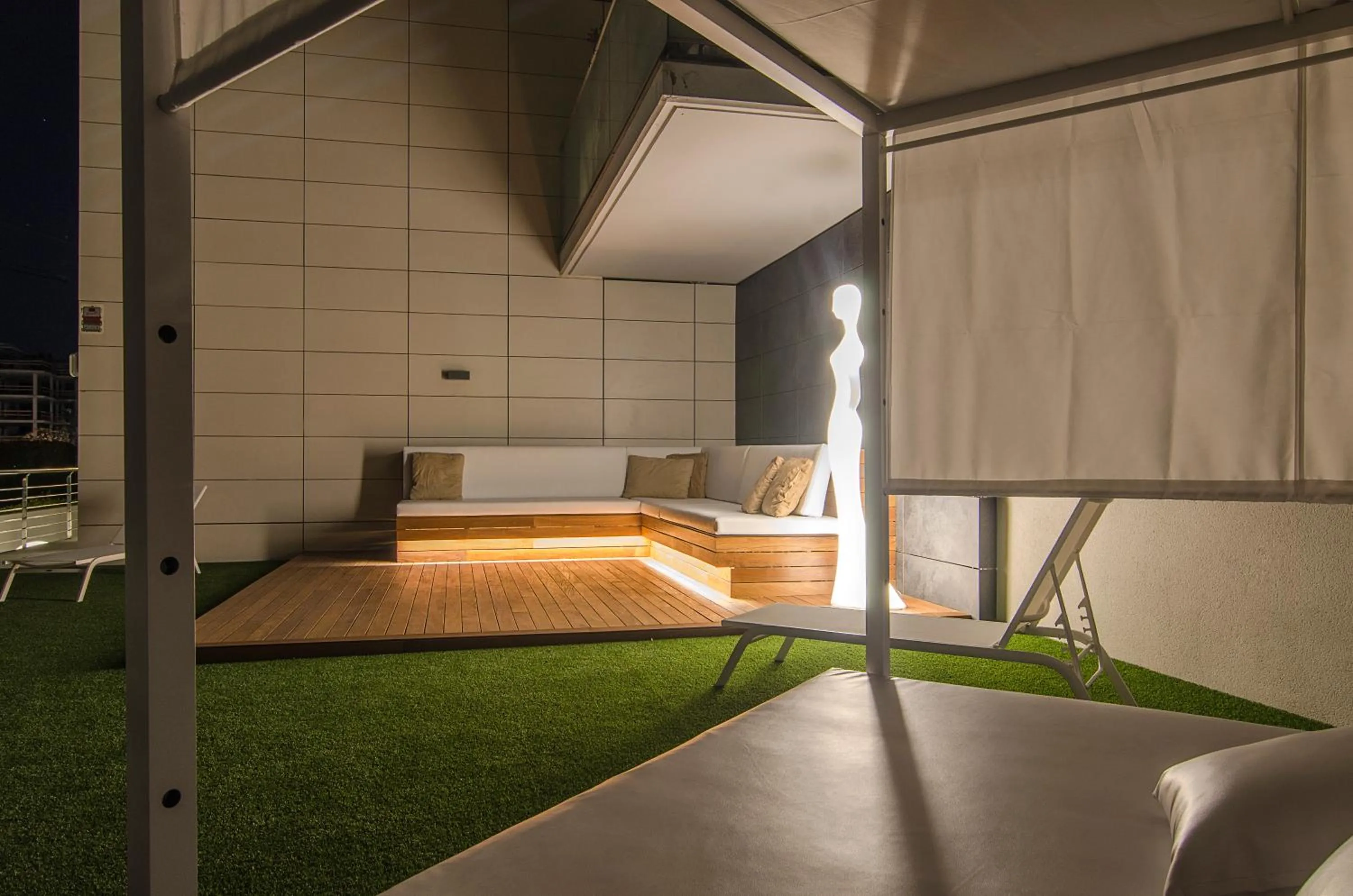 Bed in Sitges Spaces Garden Paradise 3 bedroom, 3 bathroom, huge PRIVATE garden-terrace, pool- sleeps up to 8