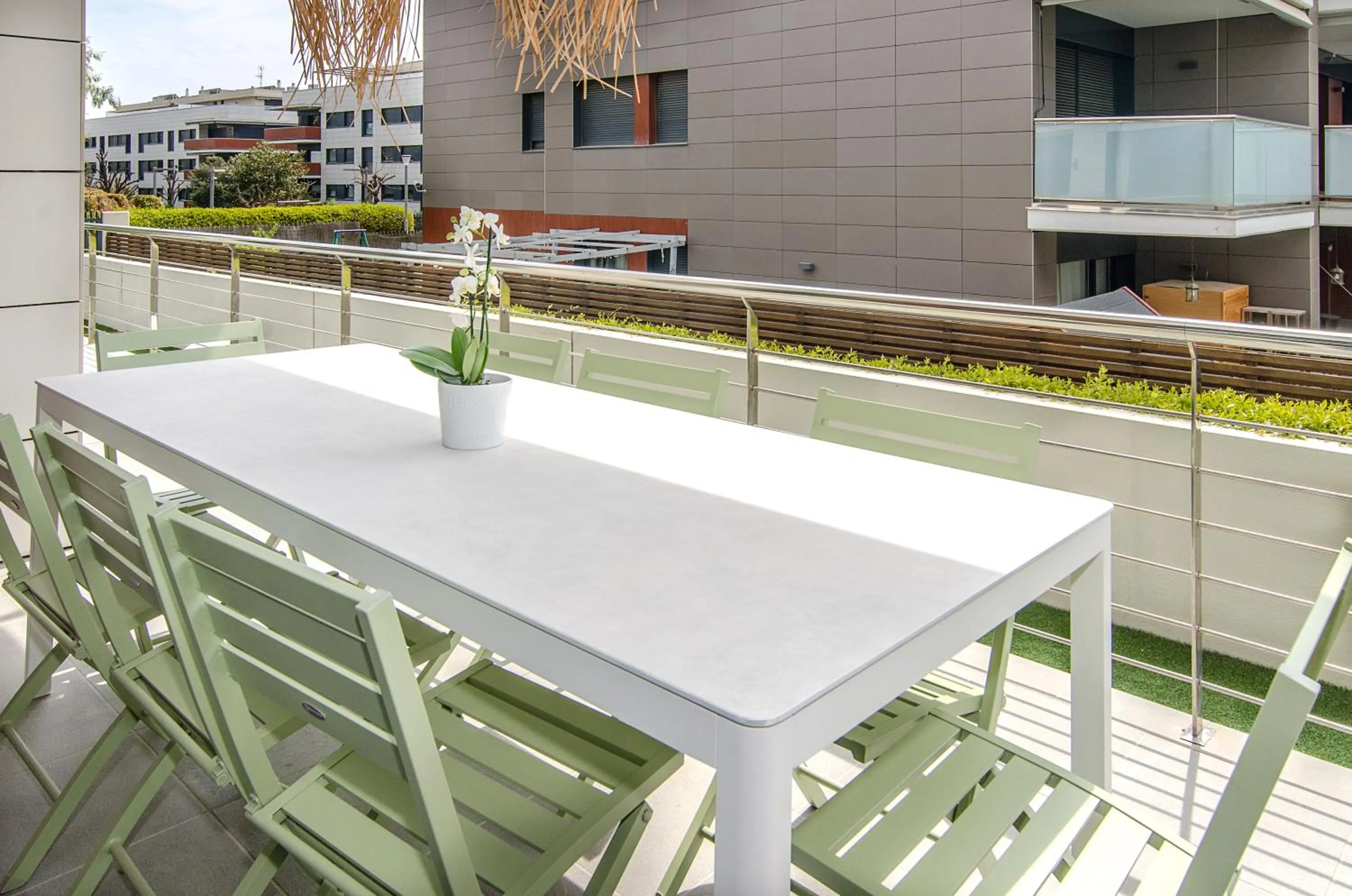 Sitges Spaces Garden Paradise 3 bedroom, 3 bathroom, huge PRIVATE garden-terrace, pool- sleeps up to 8