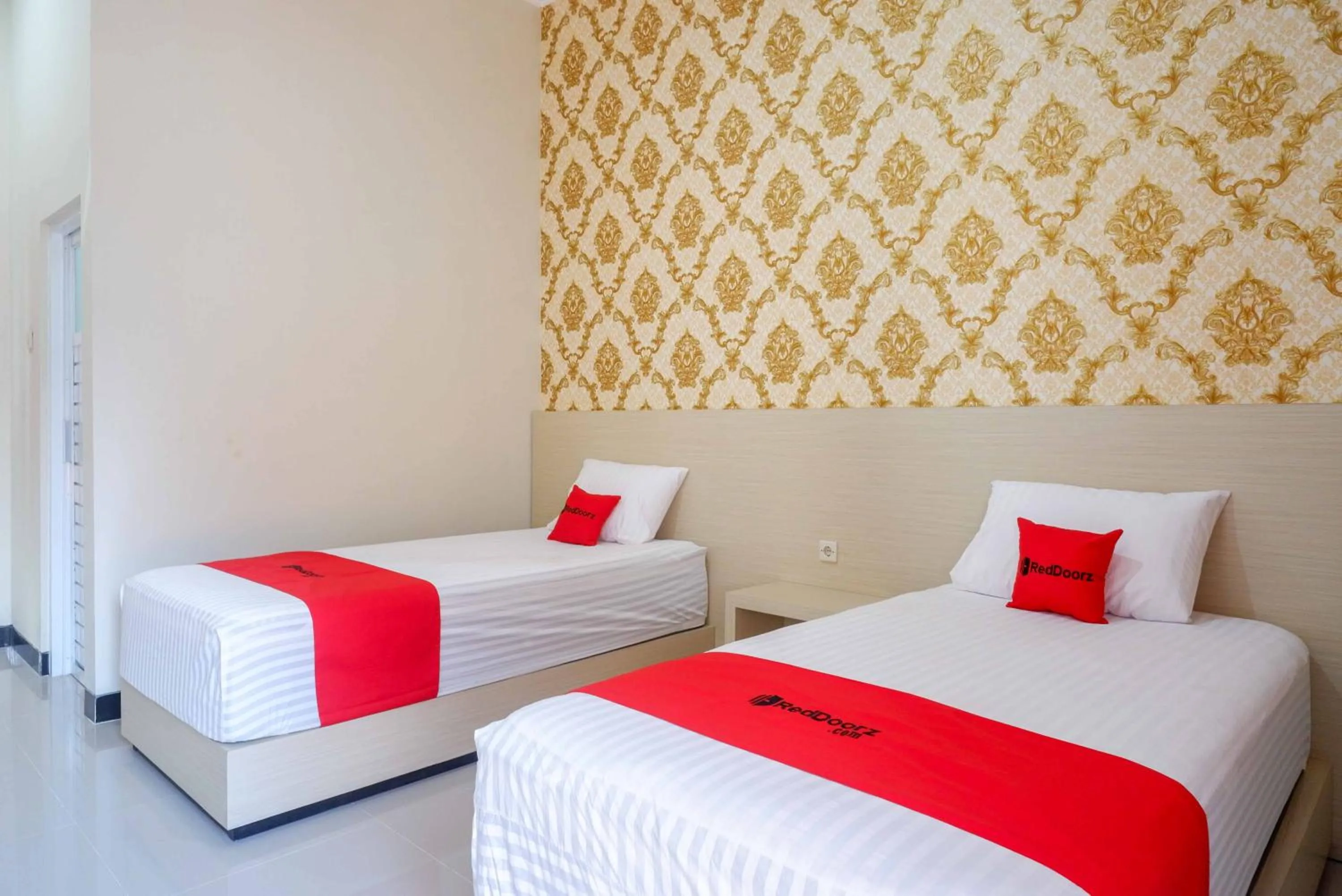 Bedroom, Bed in RedDoorz Plus @ Jl Pemuda Pati