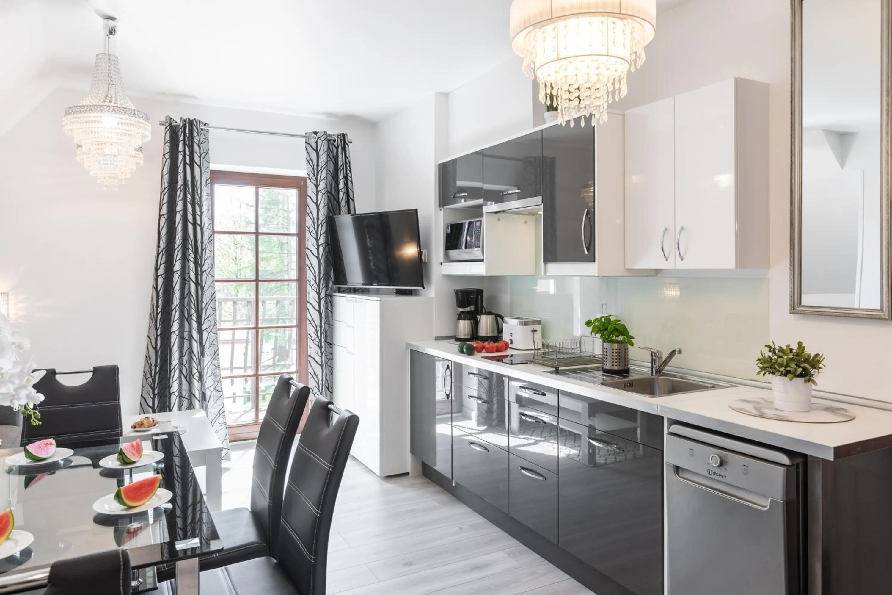 Kitchen or kitchenette in ApartHost Rezydencja Sienkiewicza